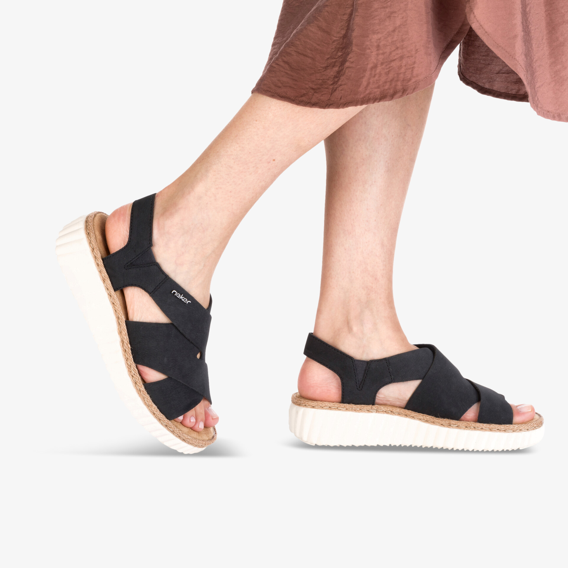 Leichte und bequeme Sandalen mit elastischen Riemen und rutschfester Sohle, ideal für den Alltag