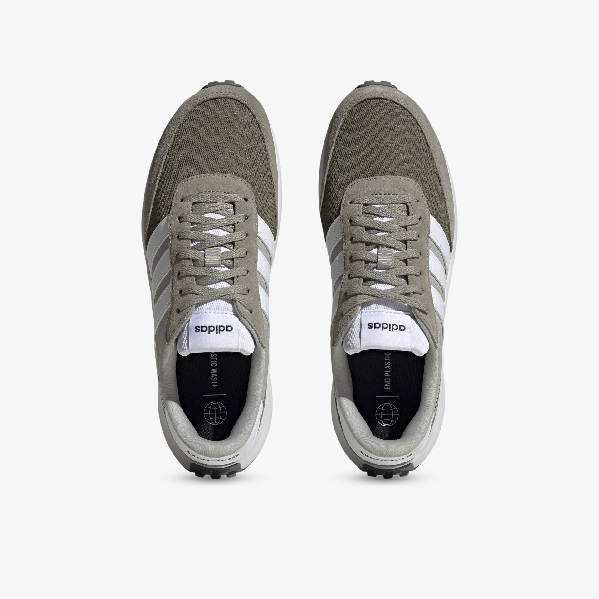 Moderner sportlicher Schuh mit perfektem Sitz und trendigem Design von oben betrachtet.