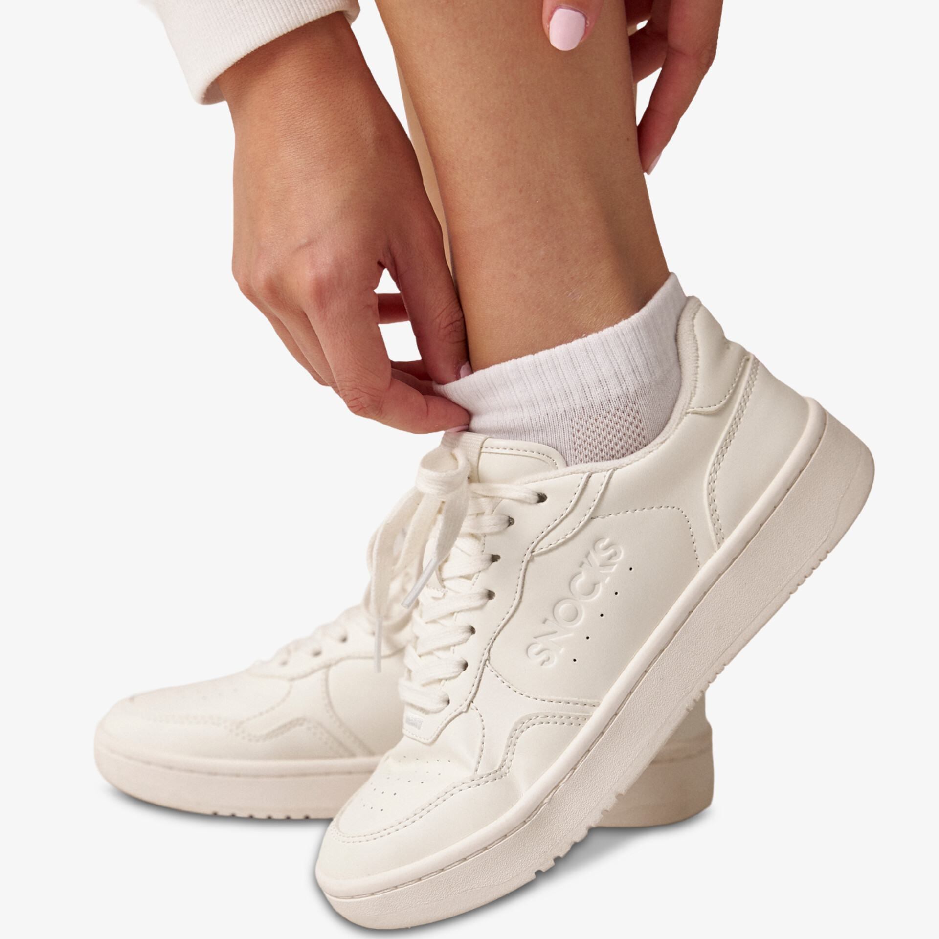 Moderner weißer Sneaker, sportlich und komfortabel, perfekt für Alltag und Freizeit