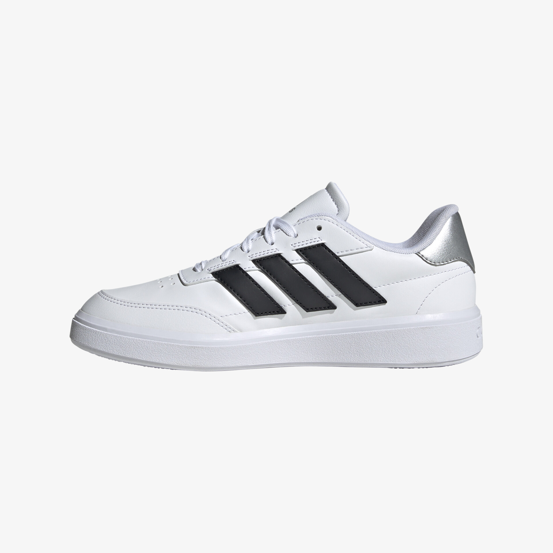 Moderner weißer Sneaker mit schwarzen Streifen und bequemer Passform