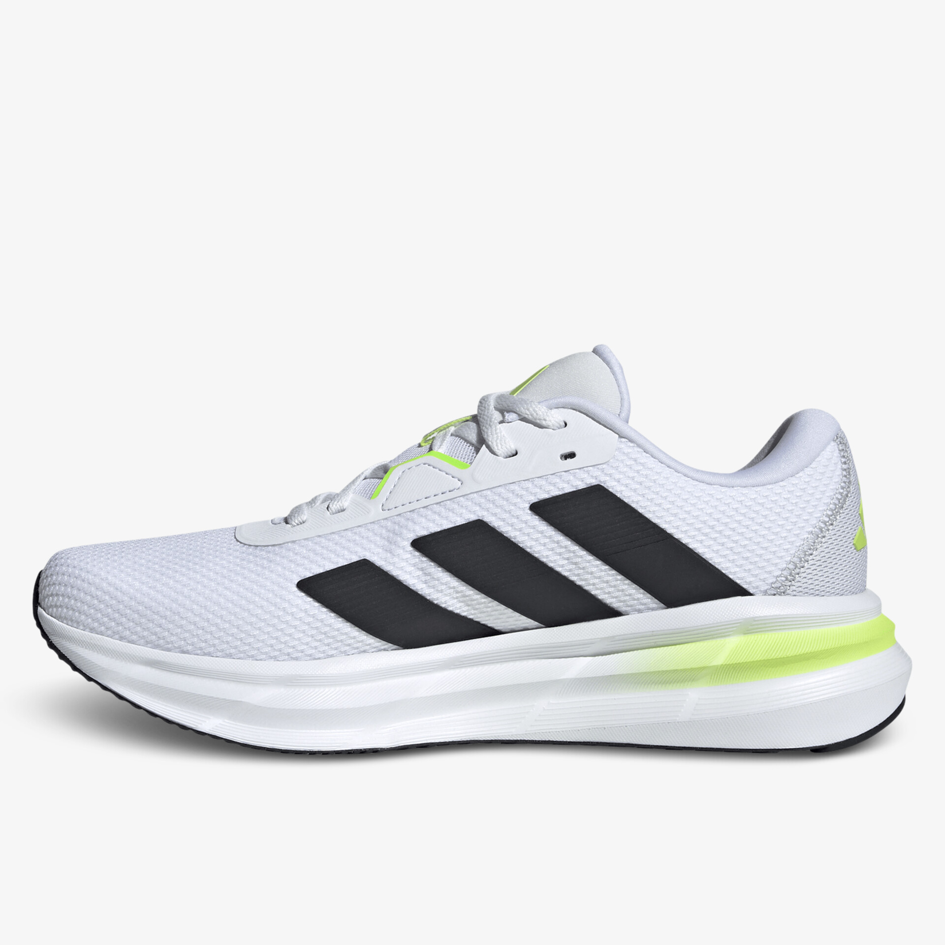 Seitliche Ansicht eines weißen Laufschuhs mit schwarzem Logo und neongelbem Akzent an der Sohle