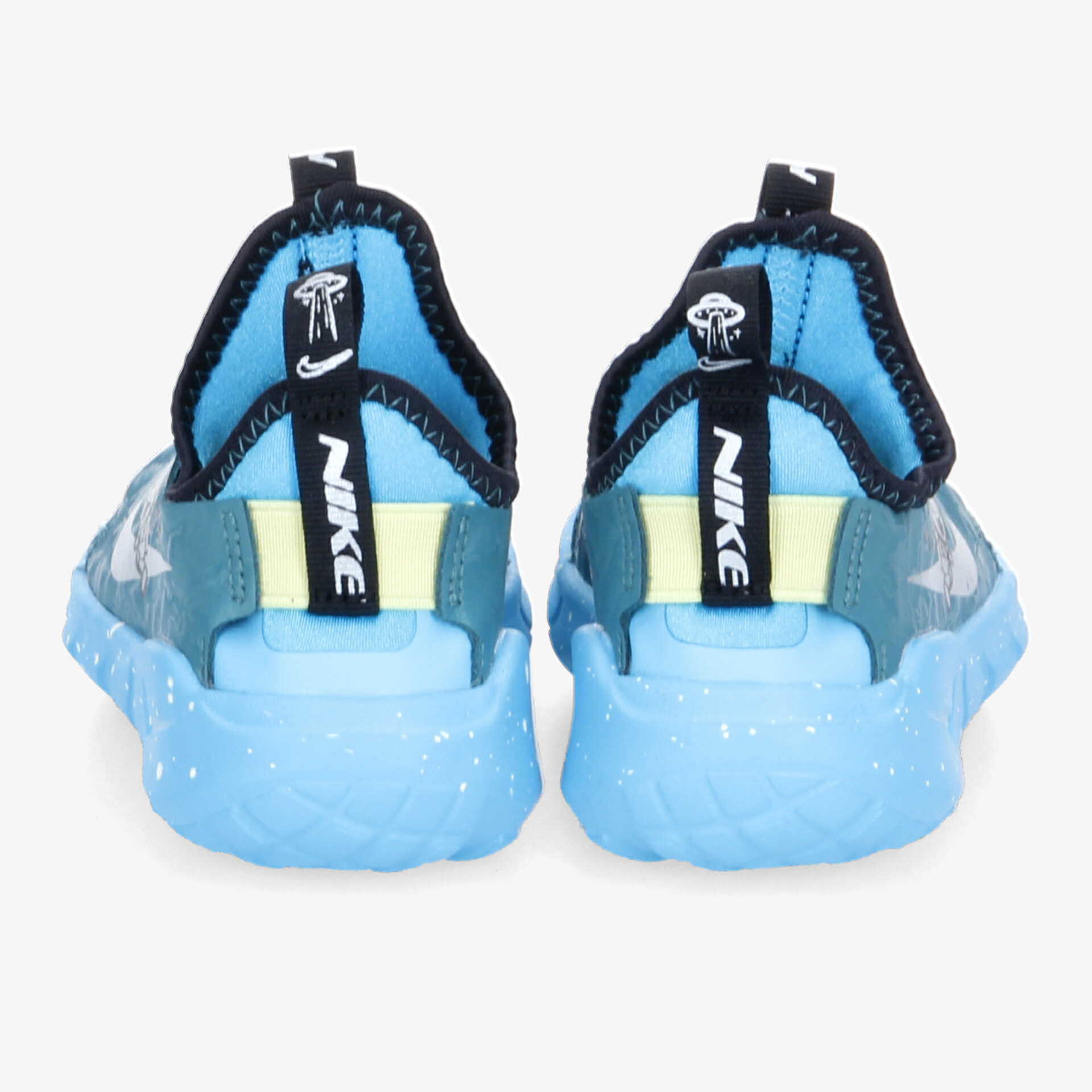 Sportlicher blauer Schuh mit robustem Design und moderner Ästhetik für vielseitige Nutzung.