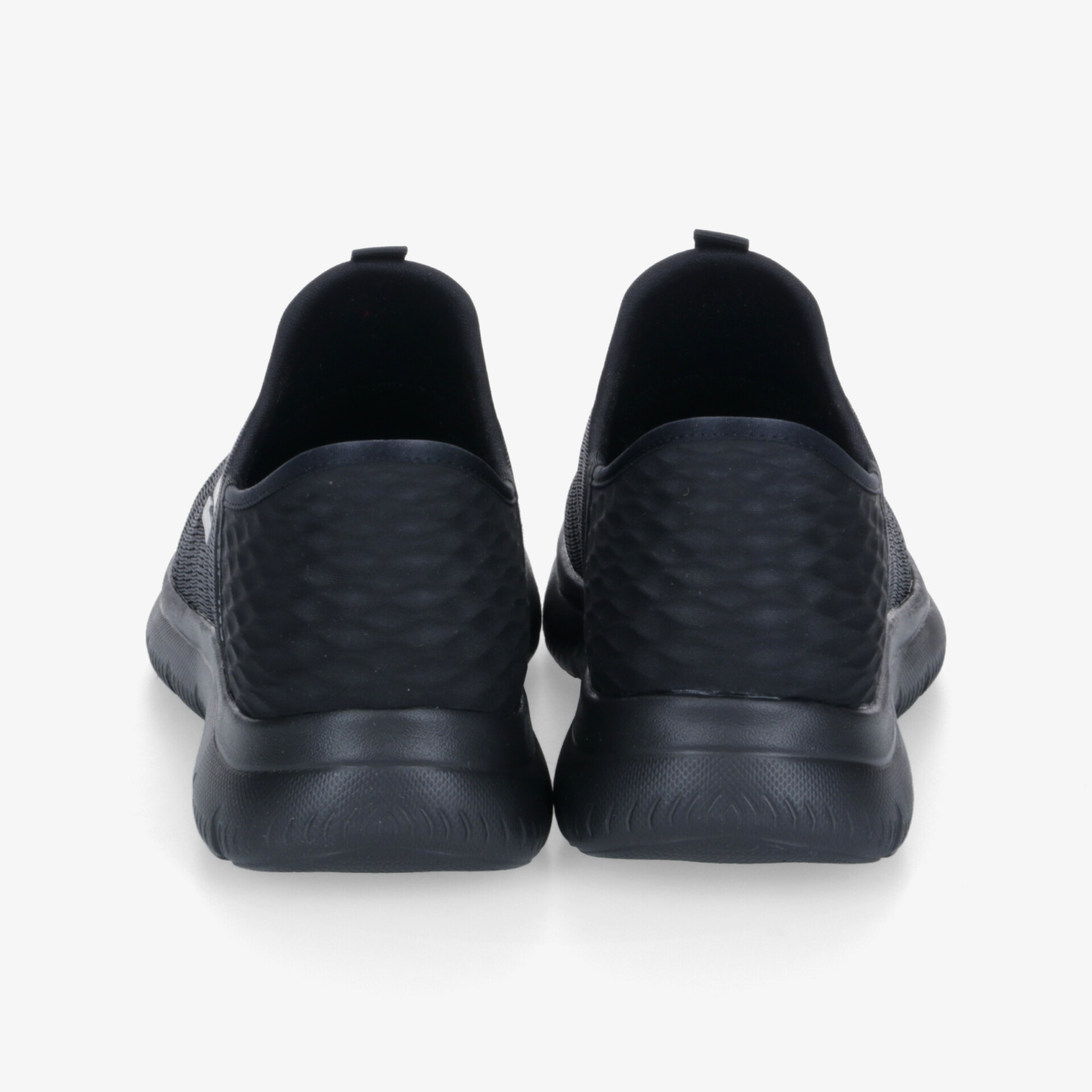 Rückansicht eines schwarzen, leichten und bequemen Sneakers mit flexibler, rutschfester Sohle