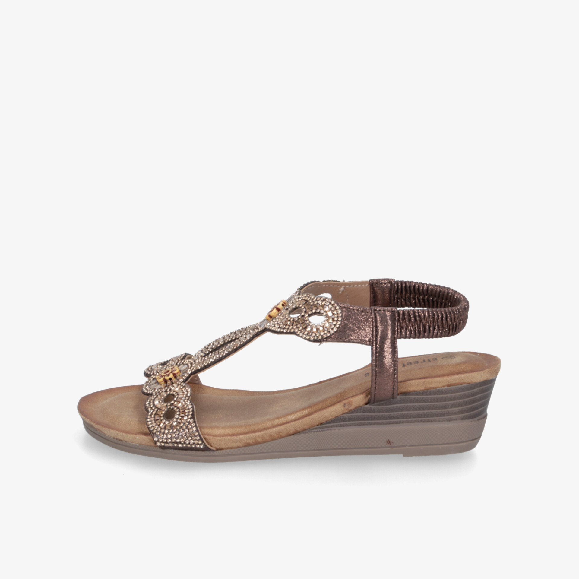 Seitliche Ansicht einer braunen Keilsandale mit verstellbarem Riemen und bequemem Fußbett für angenehmes Tragen