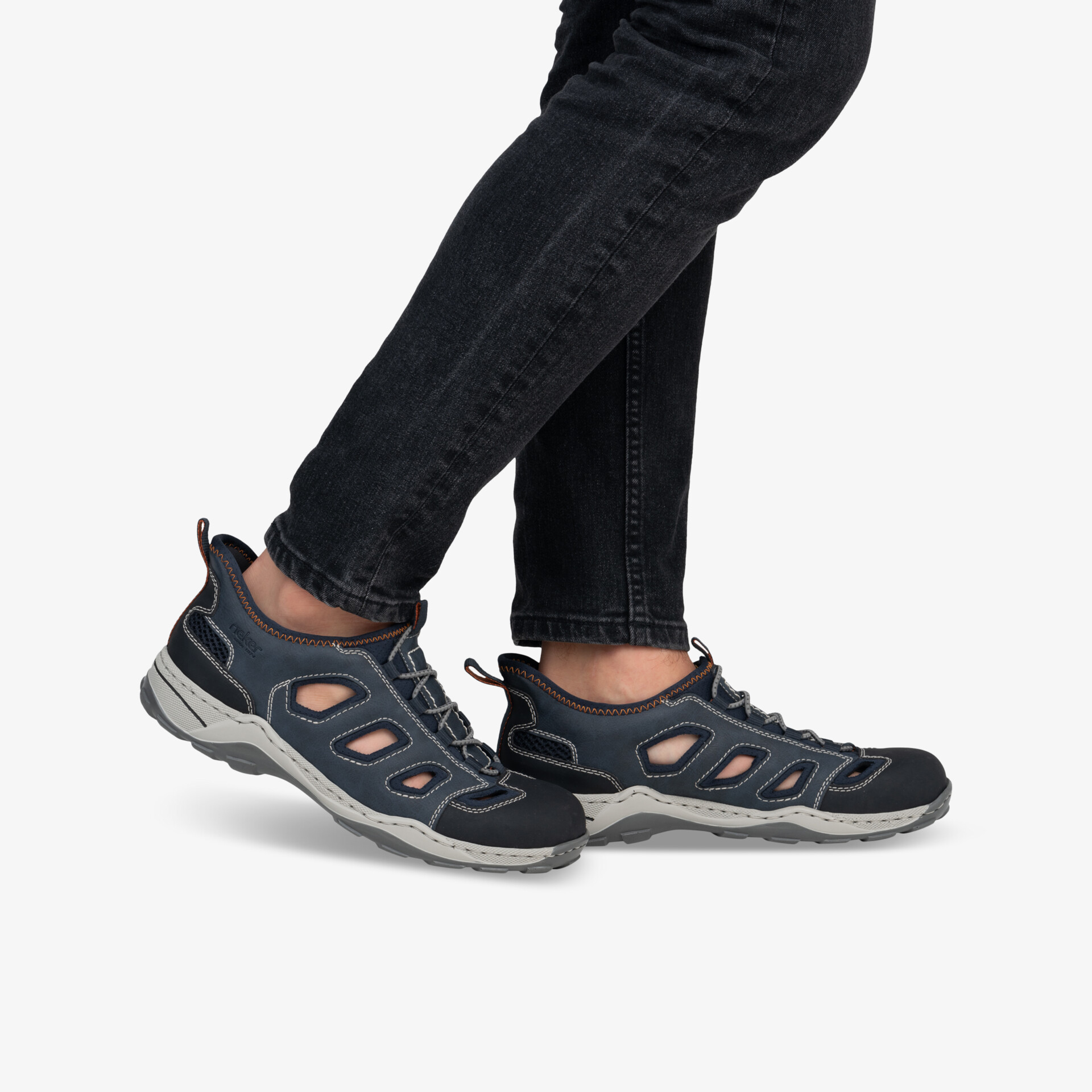 Sportlicher Wanderschuh mit gedämpfter Sohle und rutschfester Profilsohle, leicht und flexibel getragen