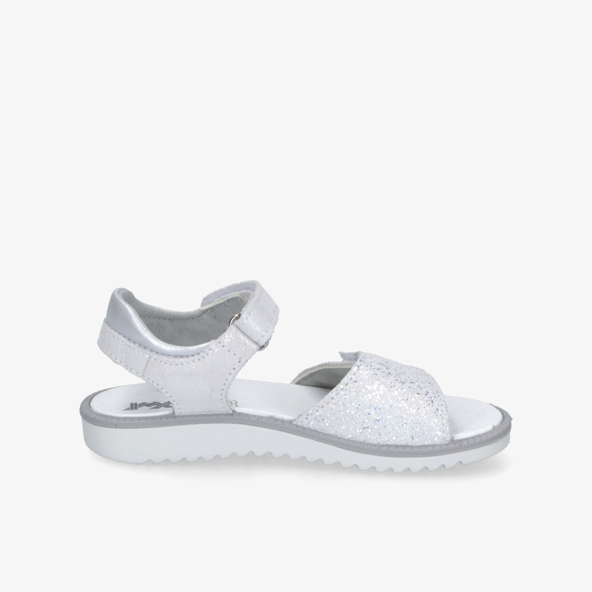 Bequeme silberne Sandale mit verstellbarem Klettverschluss und rutschfester Sohle, seitliche Ansicht