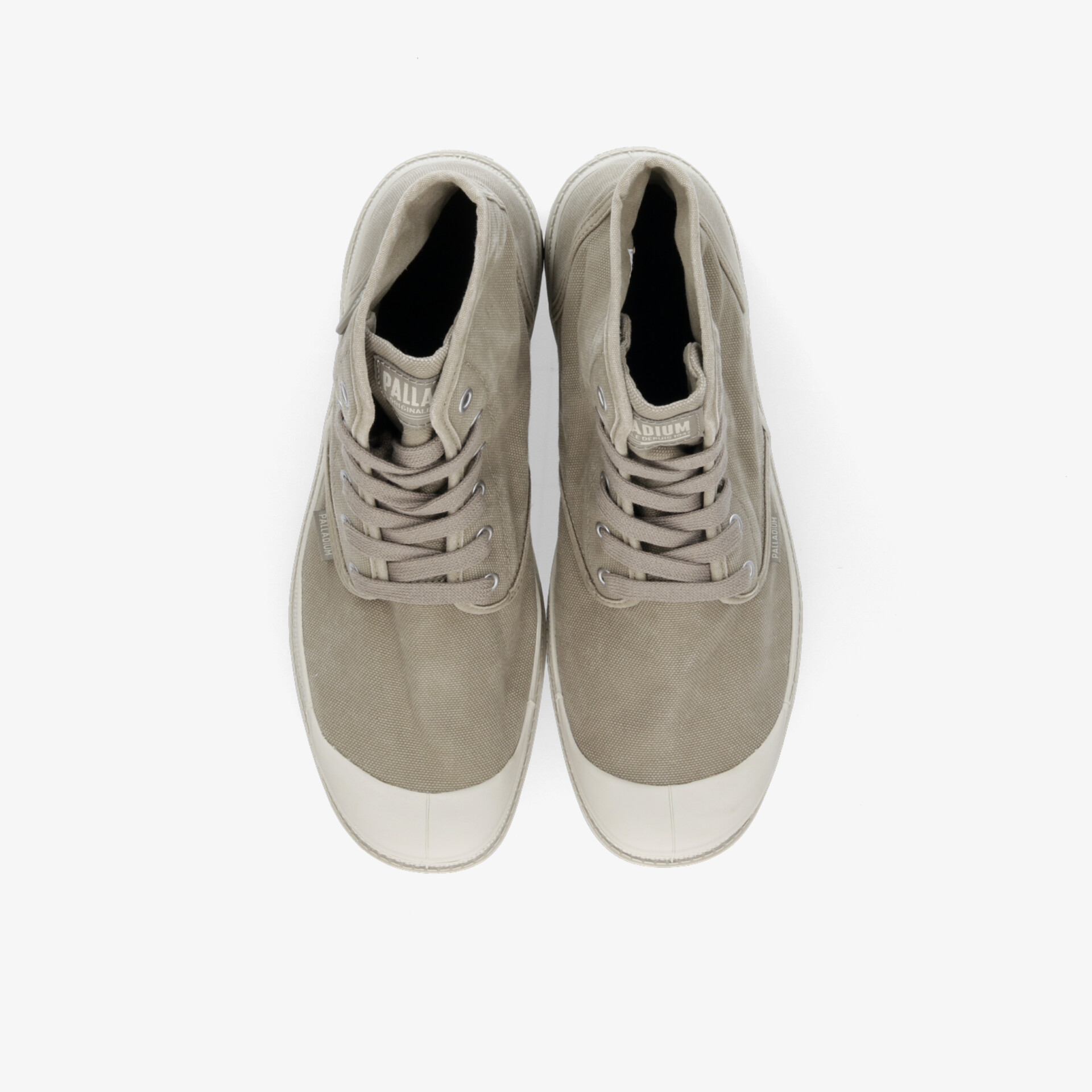 Leichte graue Stoffschuhe mit Schnürung, rutschfeste Sohle und modernem Design, Paar von oben sichtbar
