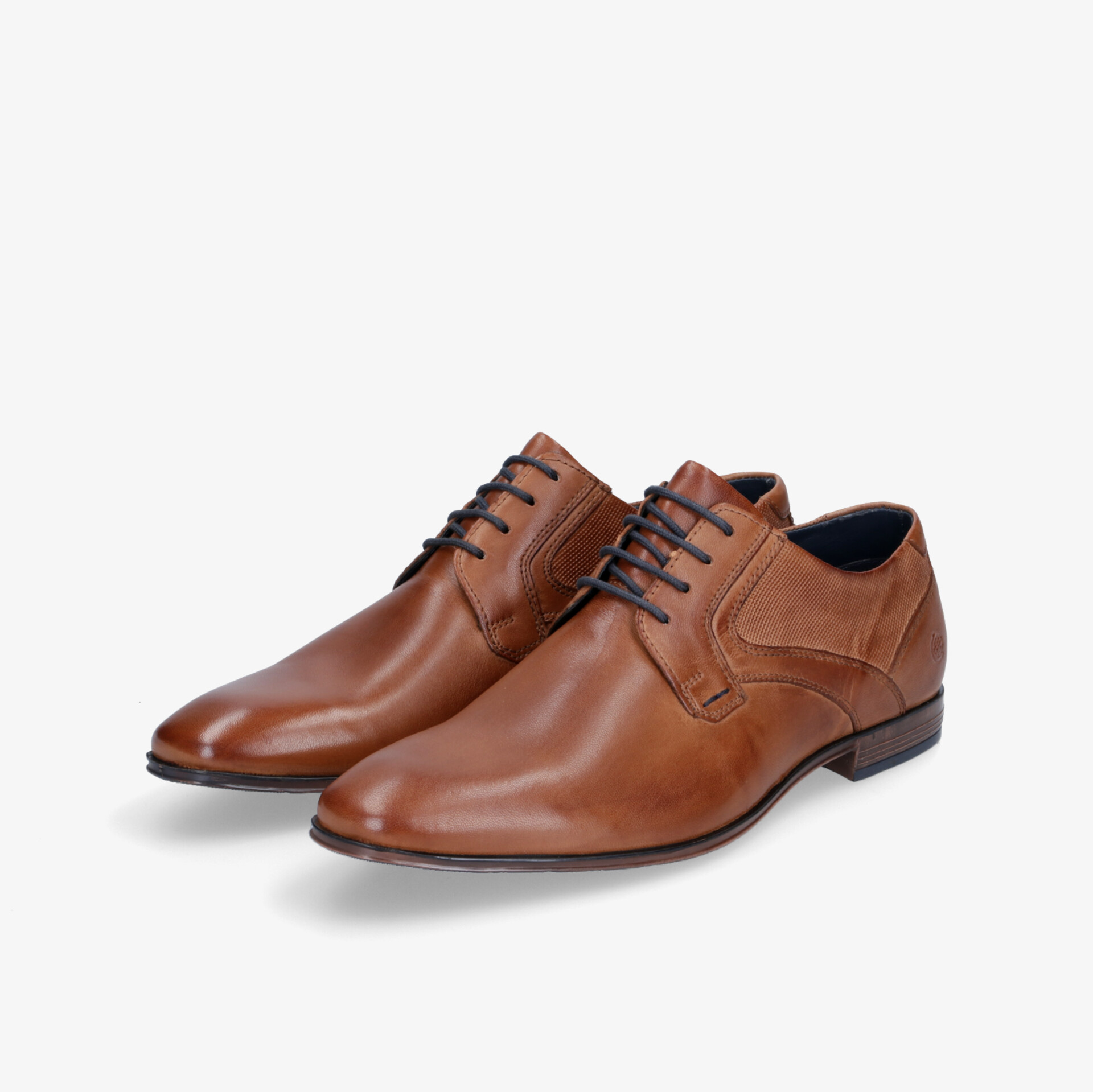 Elegante braune Lederschnürschuhe, ideal für Business-Anlässe. Klassisches Design mit hohem Tragekomfort.