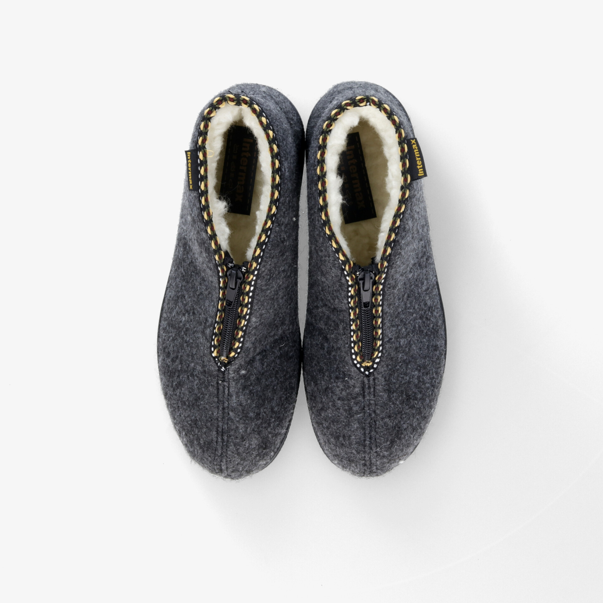 Grau gefütterte Hausschuhe aus weichem Material mit warmem Wollfutter für hohen Komfort zu Hause
