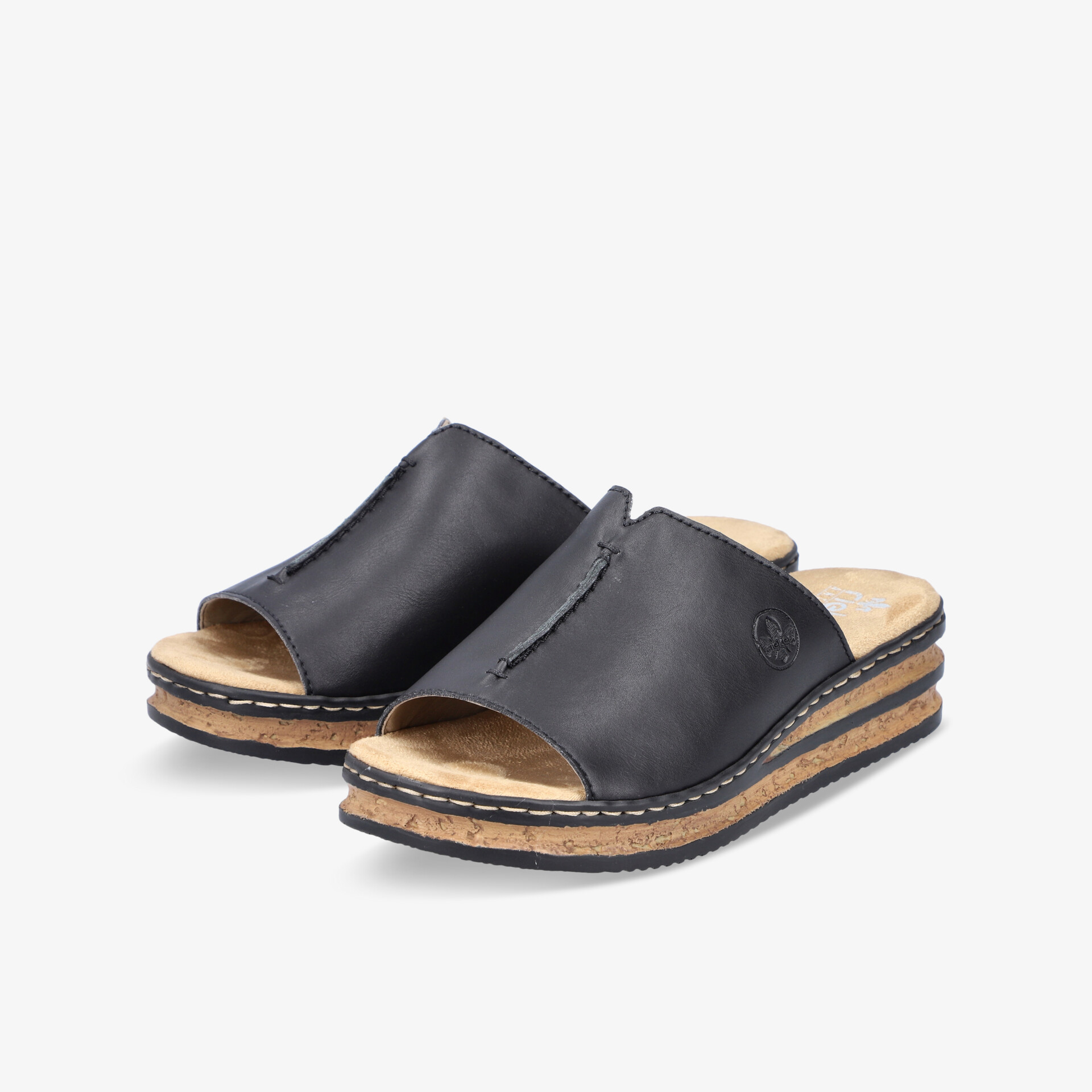 Schwarze, elegante Sandalen mit weicher Polsterung und robuster, flexibler Sohle bieten hohen Tragekomfort