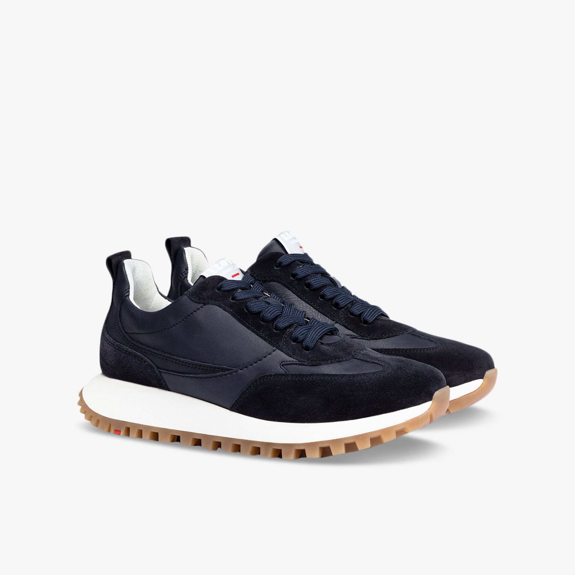 Moderne sportliche Sneaker mit robuster Sohle und bequemem, atmungsaktivem Material im stilvollen Design