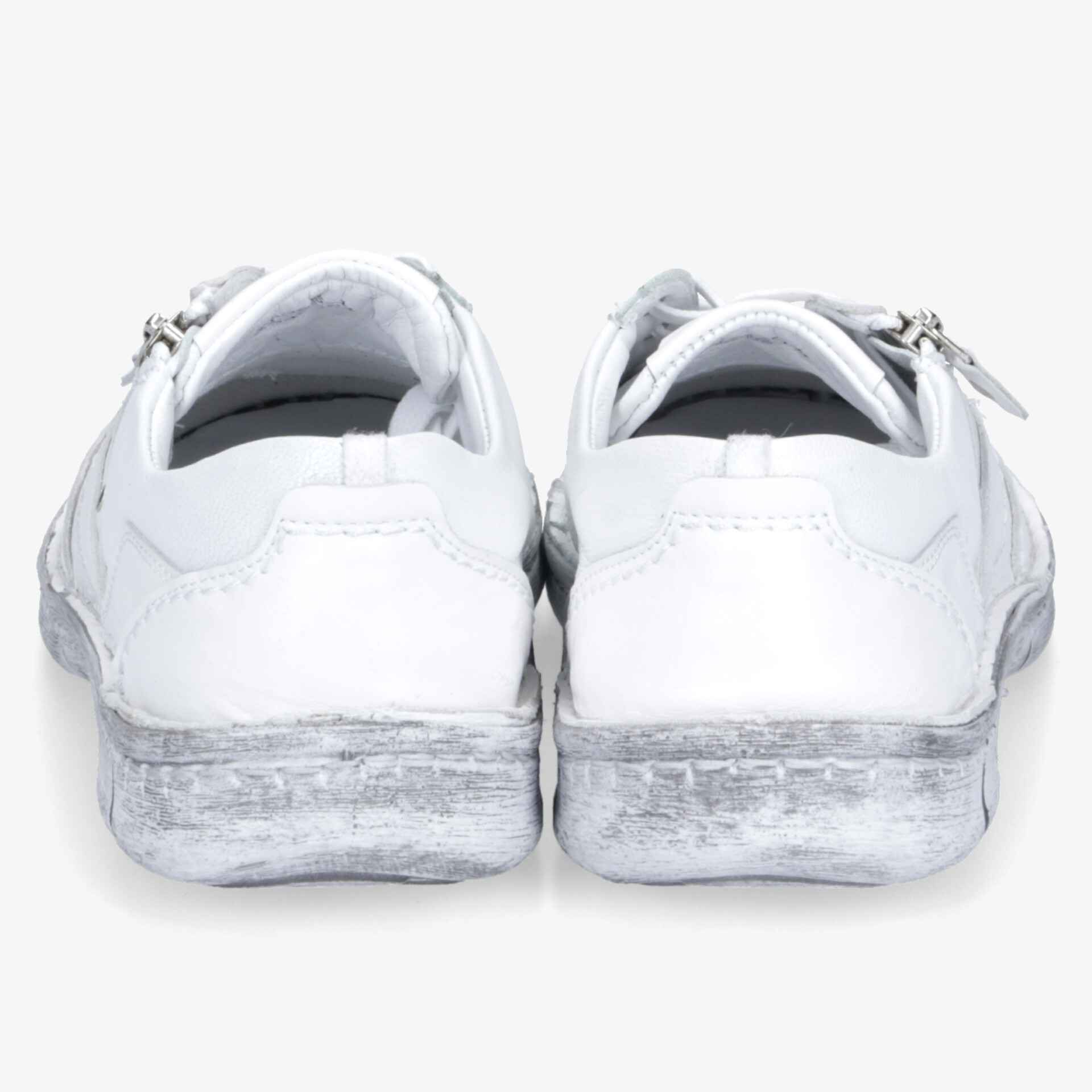 Weißer Sportschuh in robuster Ausführung mit komfortabler Passform und langlebiger, strapazierfähiger Sohle