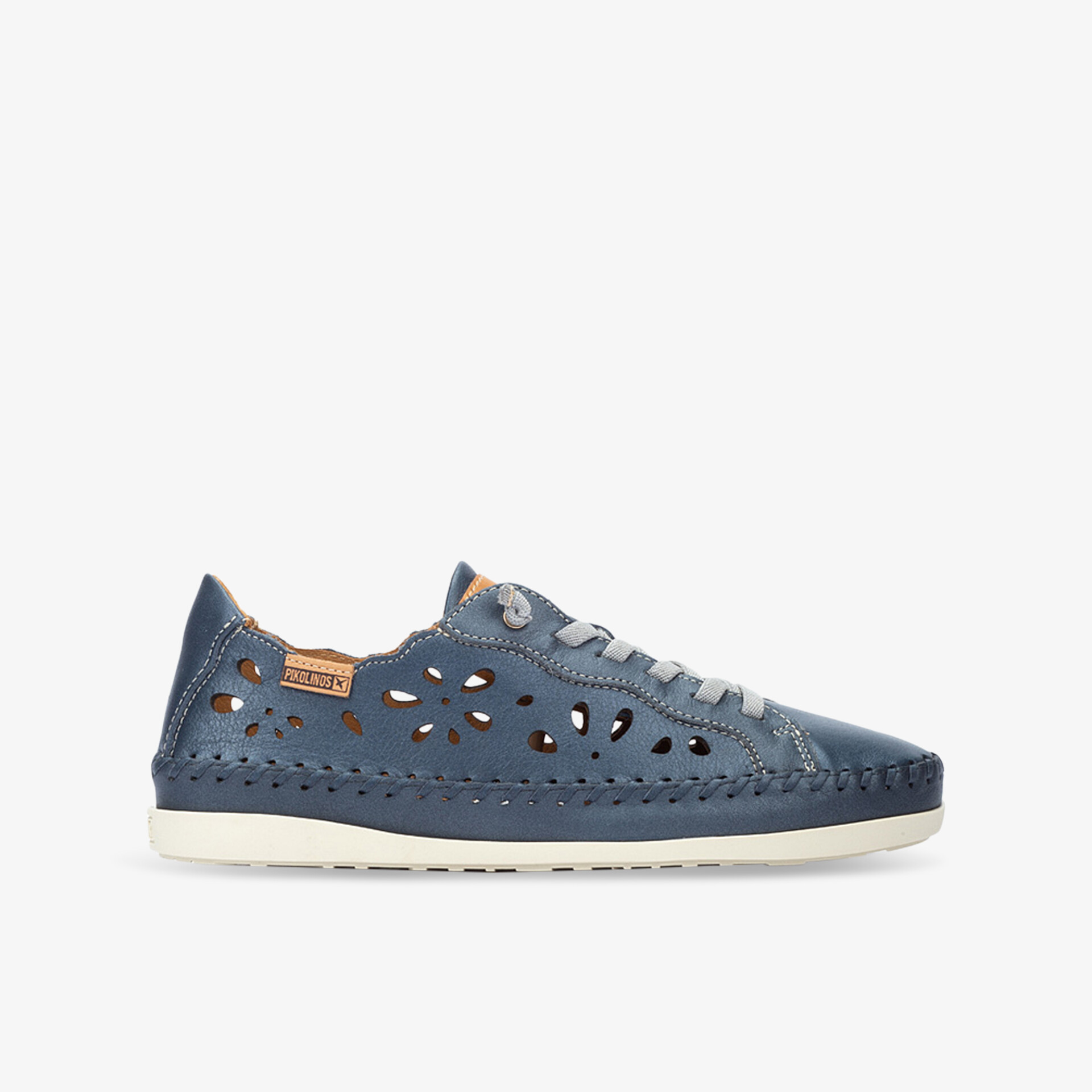 Blauer Lederschuh mit atmungsaktivem perforiertem Design und flexibler, leichter Komfortsohle in stabiler Seitenansicht