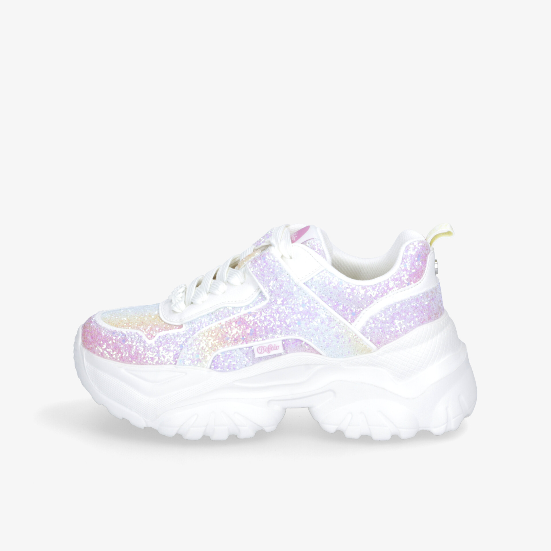 Stylischer chunky Sneaker mit glitzerndem Effekt, gepolstertem Innenraum und robuster Sohle für hohen Komfort.
