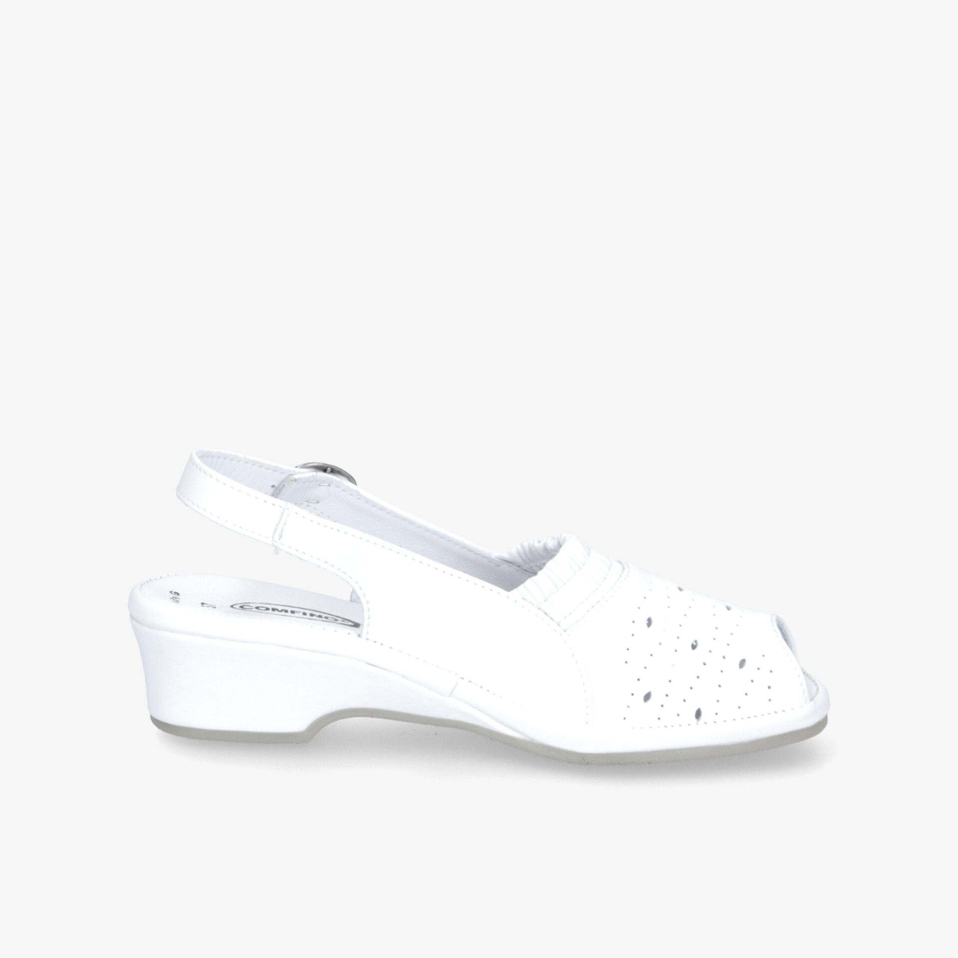 Weißer Slingback Schuh mit Keilabsatz und perforiertem Obermaterial für bequemen und eleganten Tragekomfort