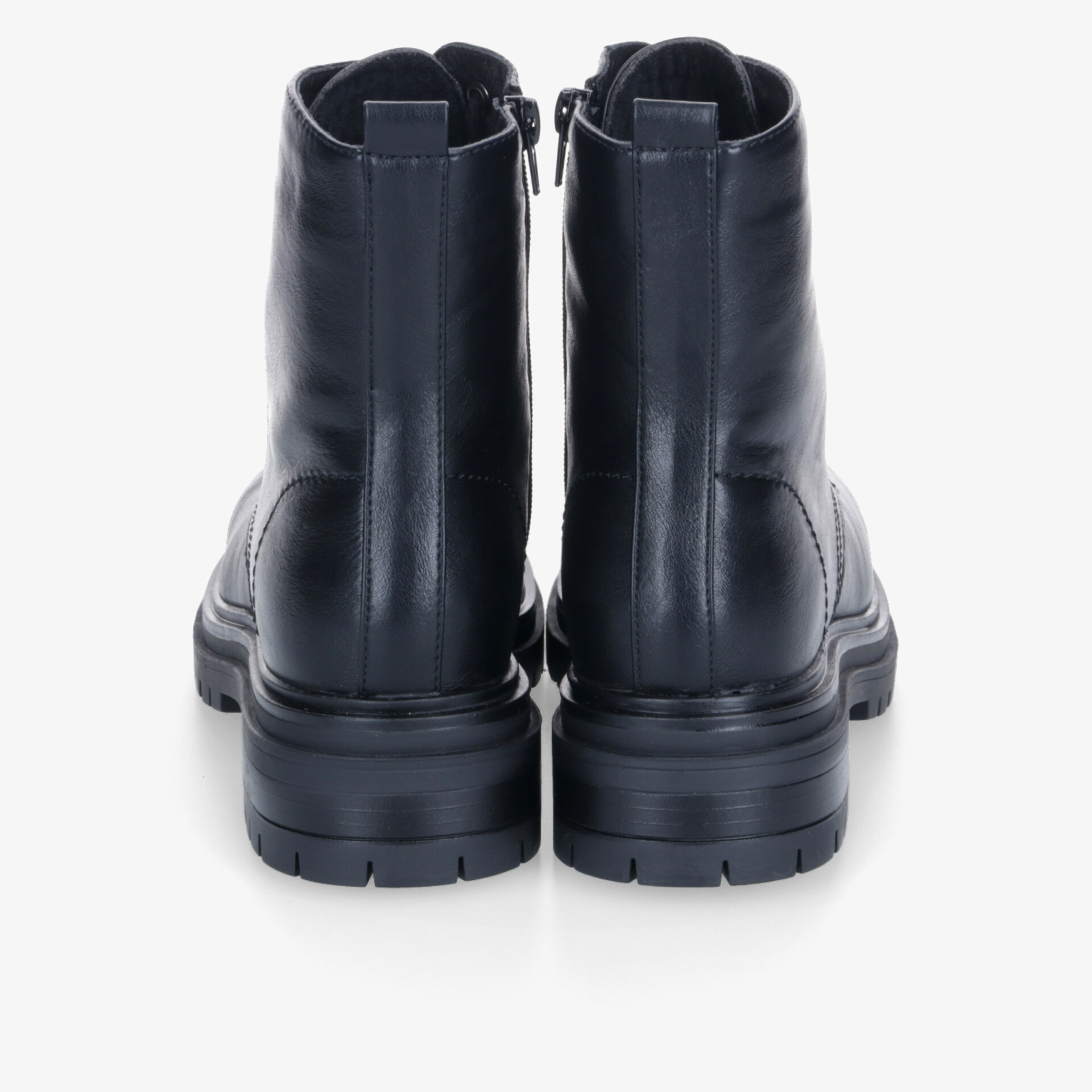 Elegante schwarze Stiefel mit robuster Sohle und hochwertiger Lederoptik von hinten gezeigt