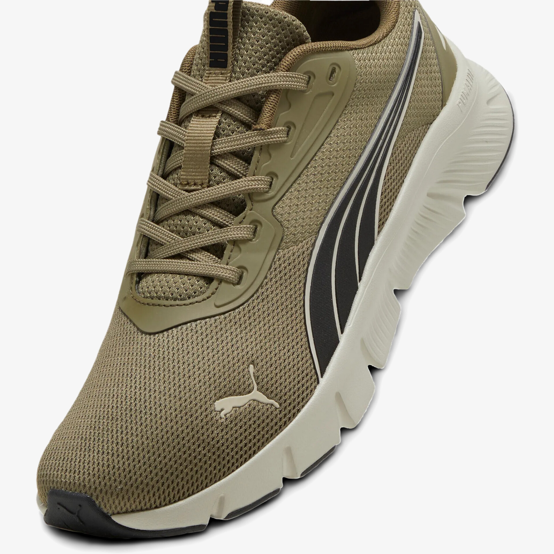 Bequemer atmungsaktiver Sportschuh mit flexiblem Material und langlebiger Sohle in modernem Design