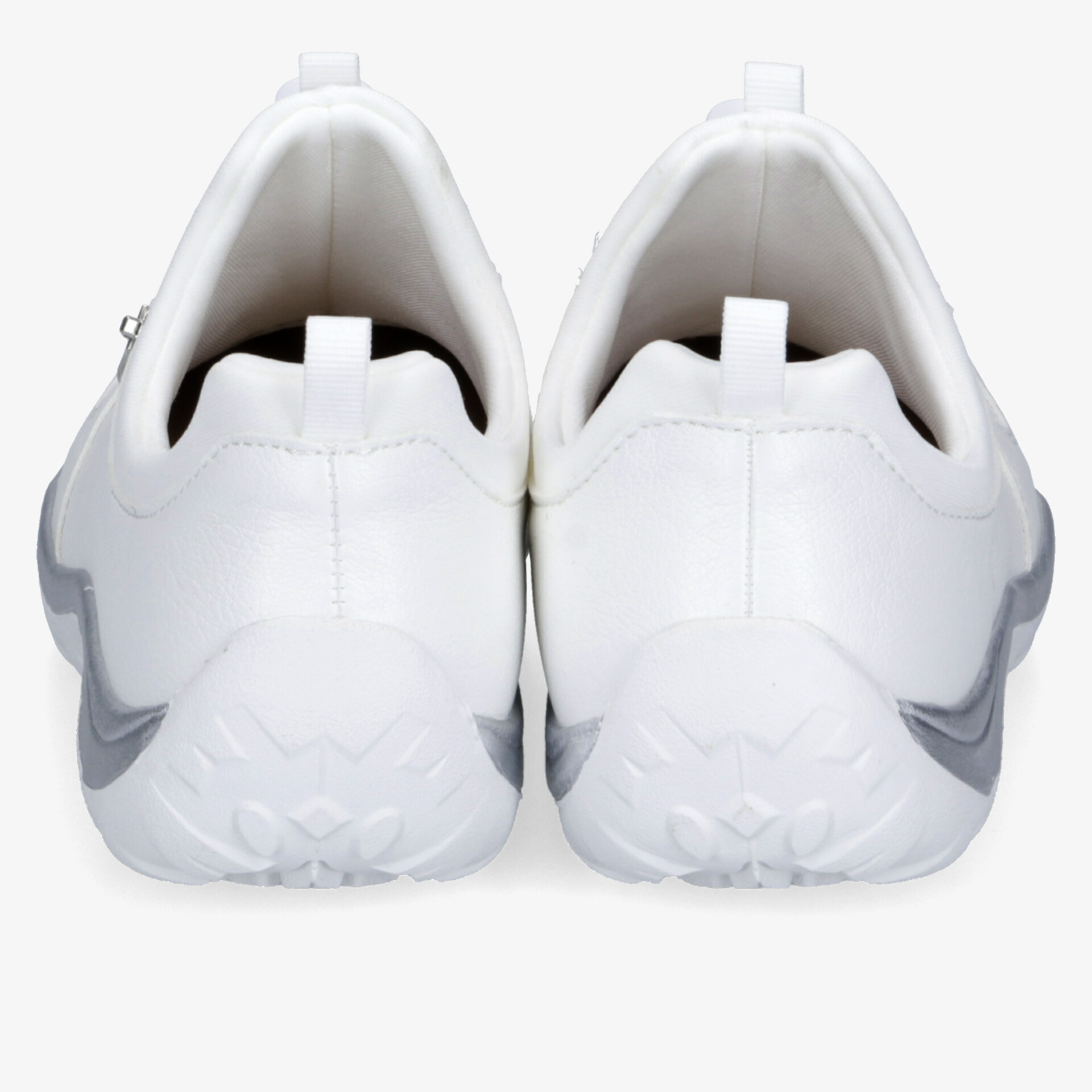 Weißes Paar Schuhe mit rutschfester, robuster Sohle und komfortablem, modernem Design von hinten