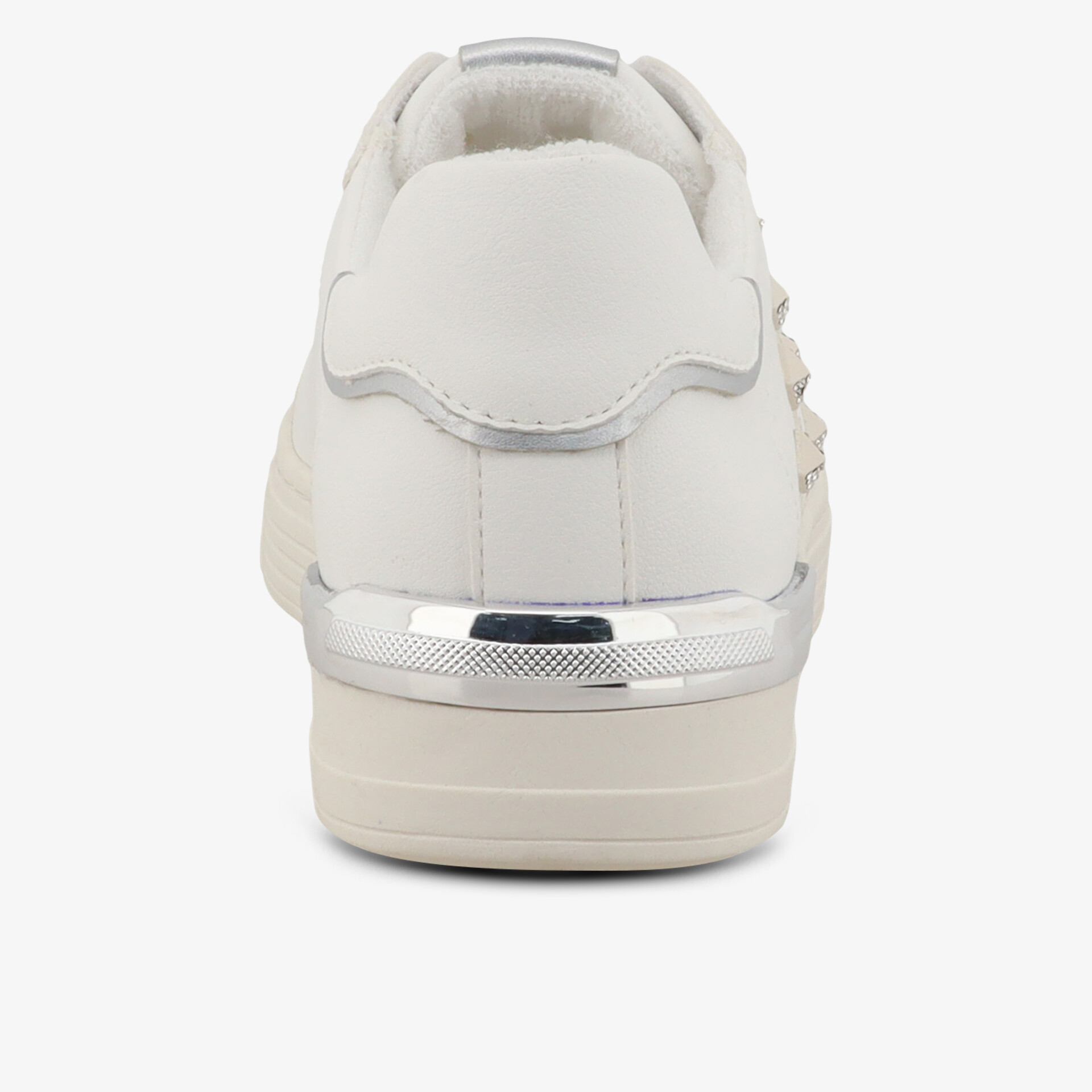 Rückansicht eines weißen Sneakers mit metallic Details und gepolstertem Fersenbereich, sauber verarbeitet