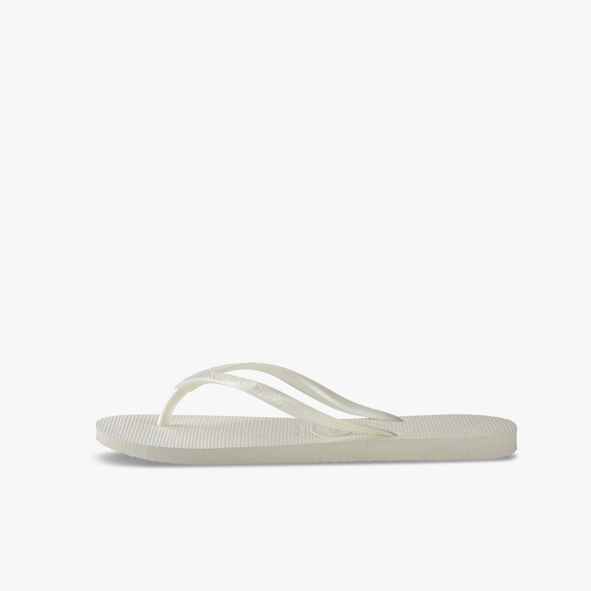 Komfortable und leichte Flip-Flops in klassischem Design für entspannte Momente.