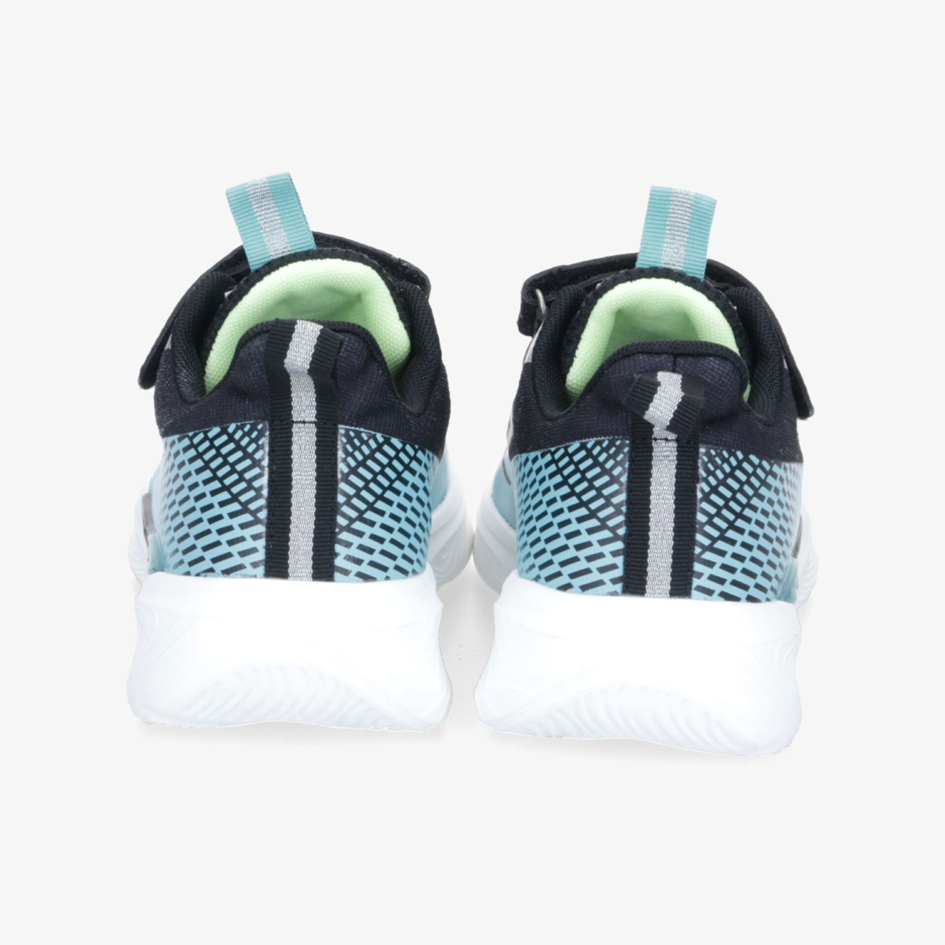 Leichter und atmungsaktiver Sportschuh in Blau und Schwarz mit gepolstertem Kragen und rutschfester Sohle, Rückansicht