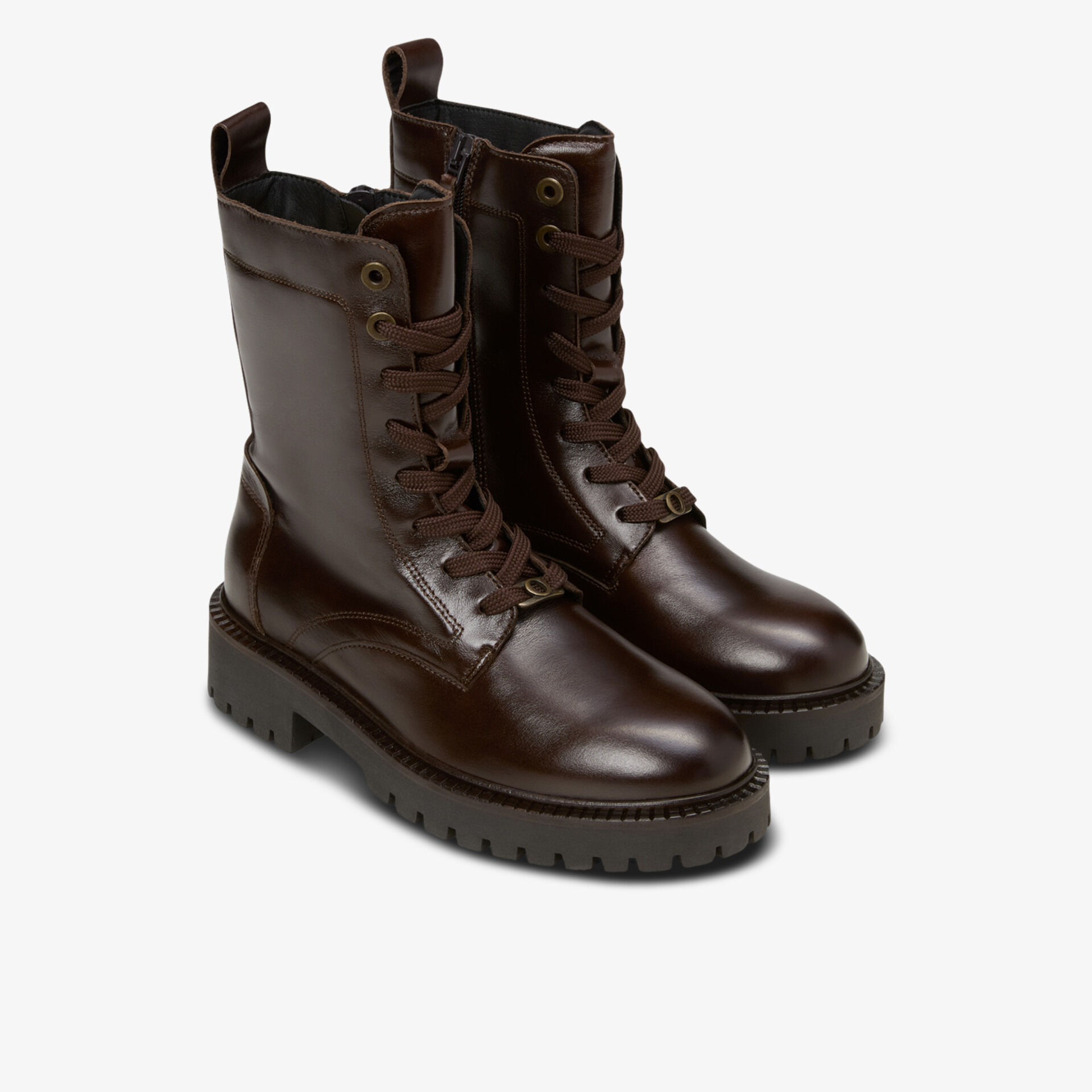 Braune Schnürstiefel aus hochwertigem Glattleder mit robustem Profil und hohem Schaft für sicheren Halt
