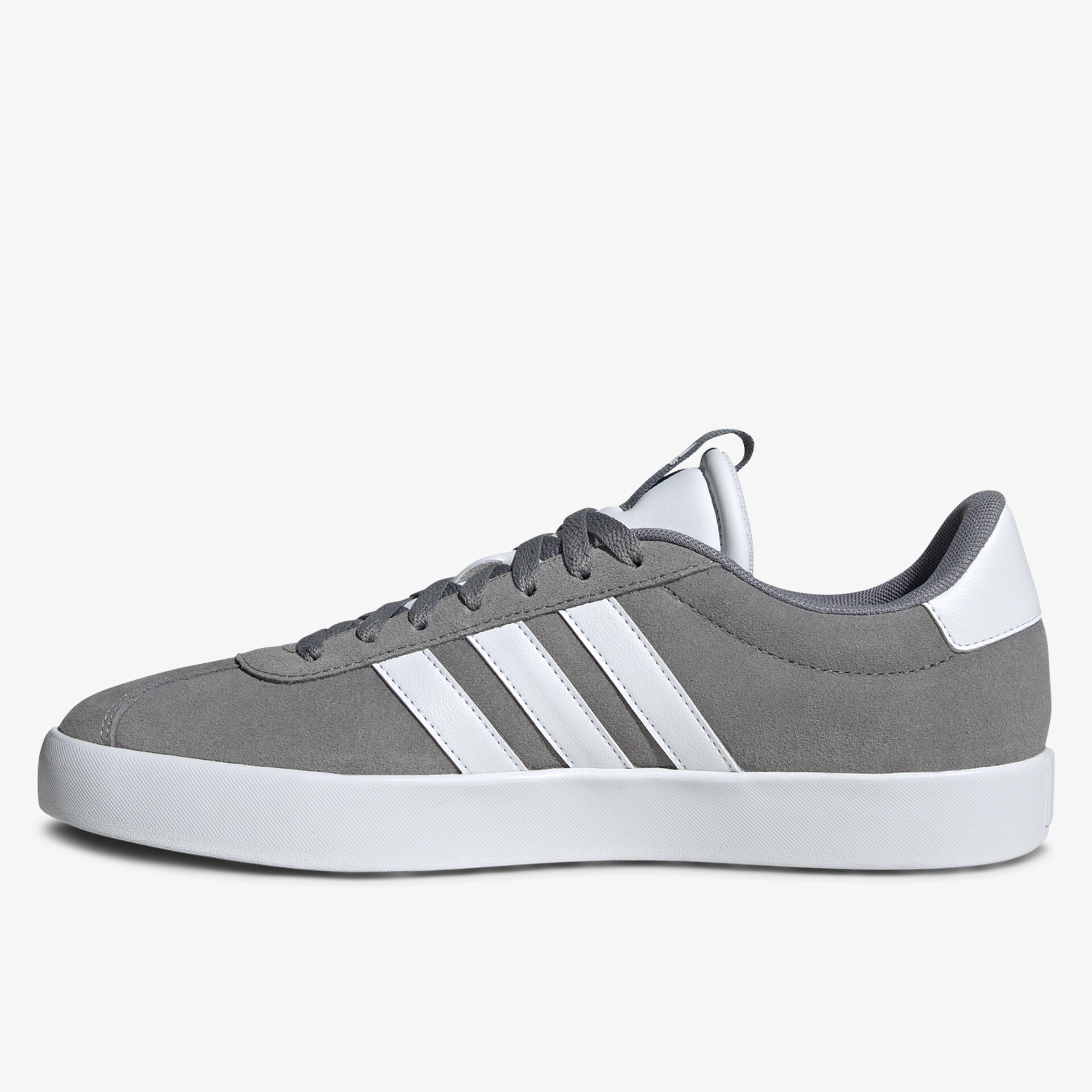 Grauer Sneaker mit weißen Streifen und Gummisohle, seitliche Ansicht, moderner und bequemer Schuh