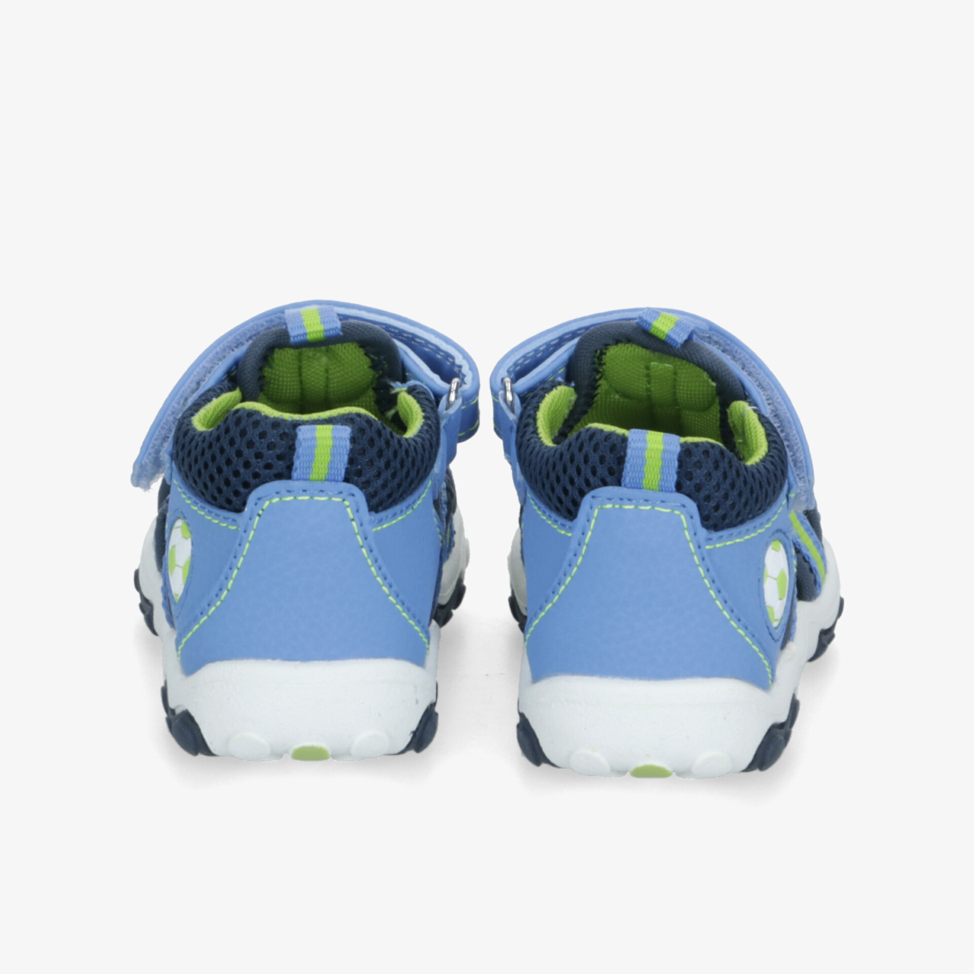 Rückansicht robuster, atmungsaktiver und bequemer Sportschuhe mit gepolstertem Einstieg und rutschfester Sohle