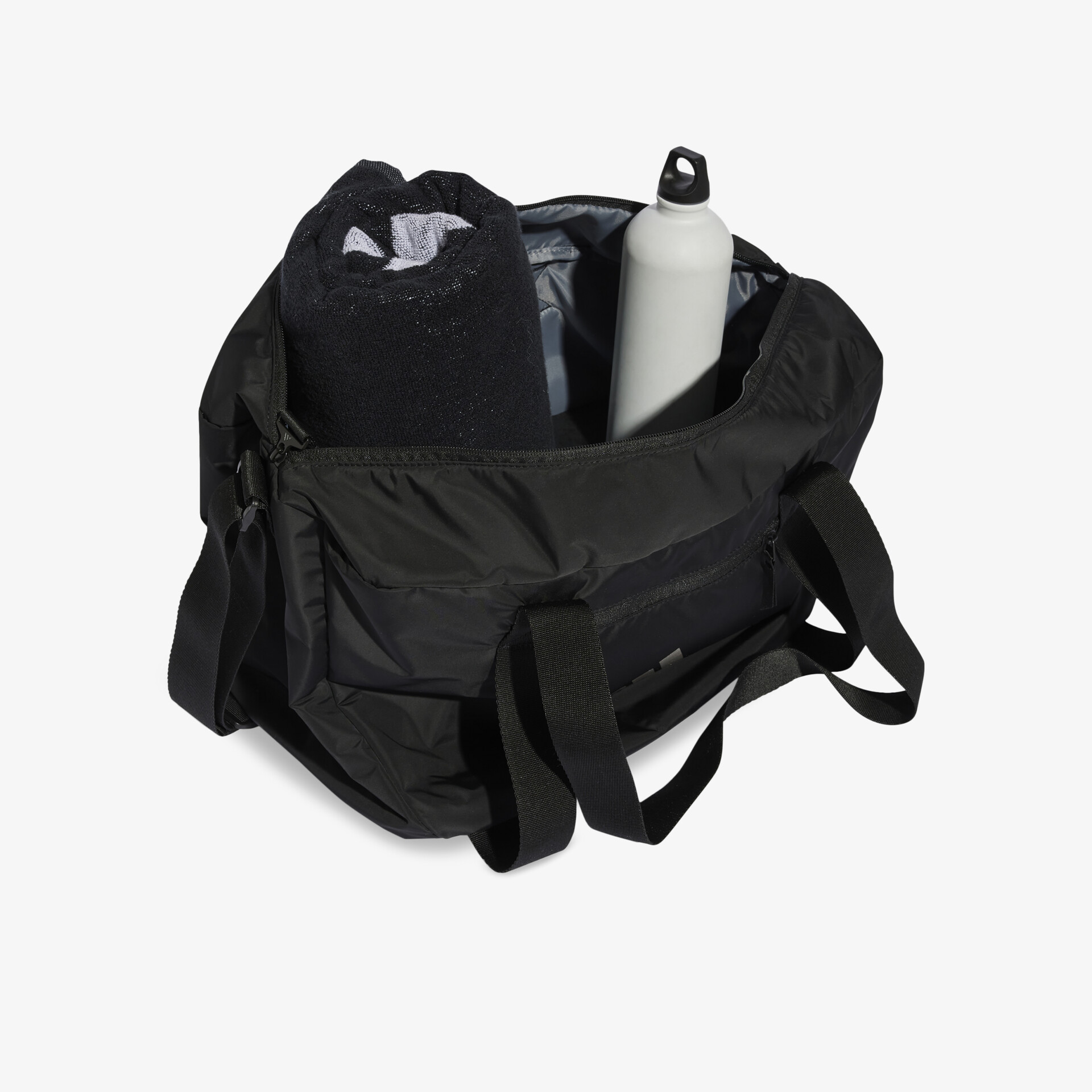 Robuste, geräumige schwarze Sporttasche mit Wasserflasche und Kleidung, ideal für vielseitigen Einsatz