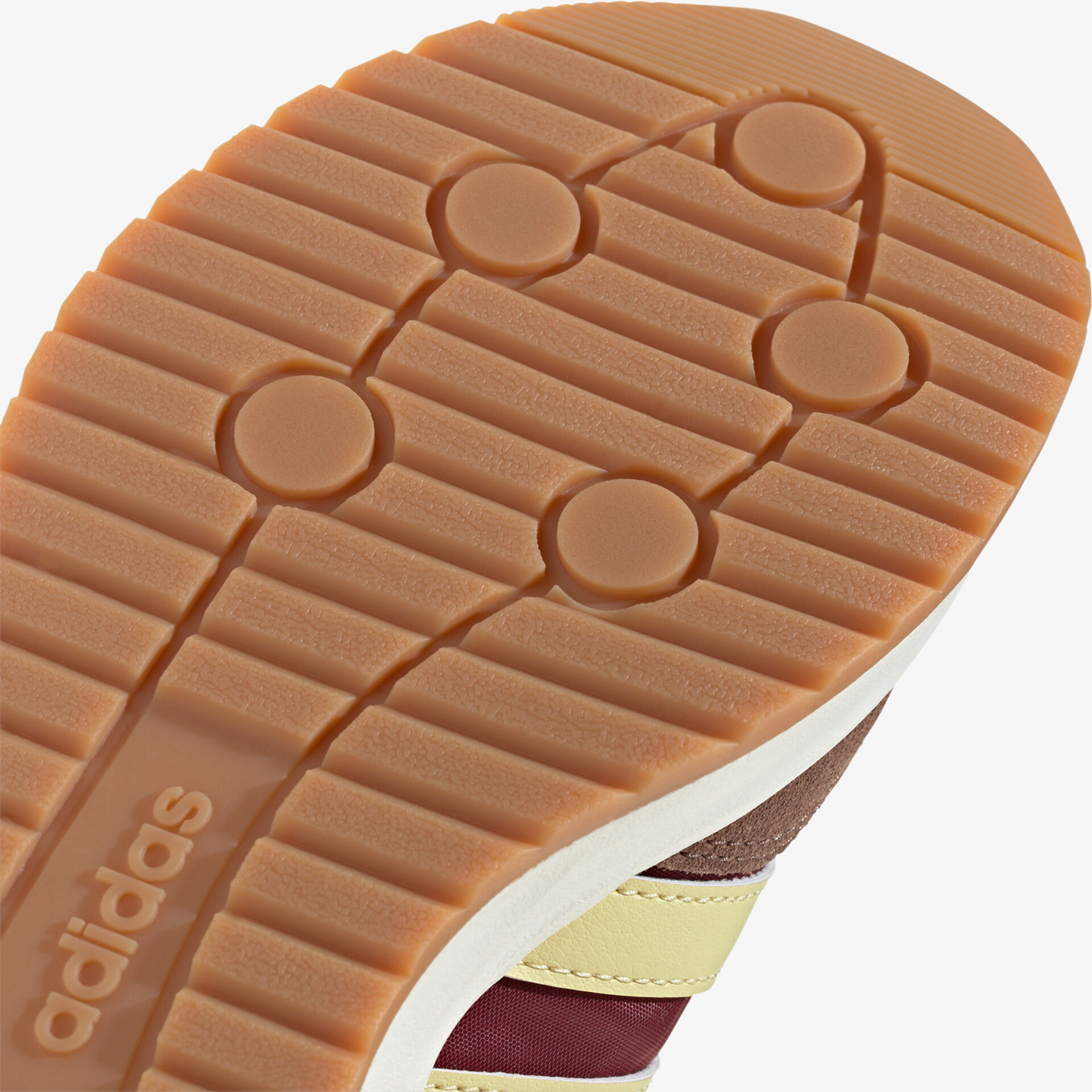 Detailaufnahme der rutschfesten Adidas Gummi-Sohle mit griffigem Profil für sicheren Halt