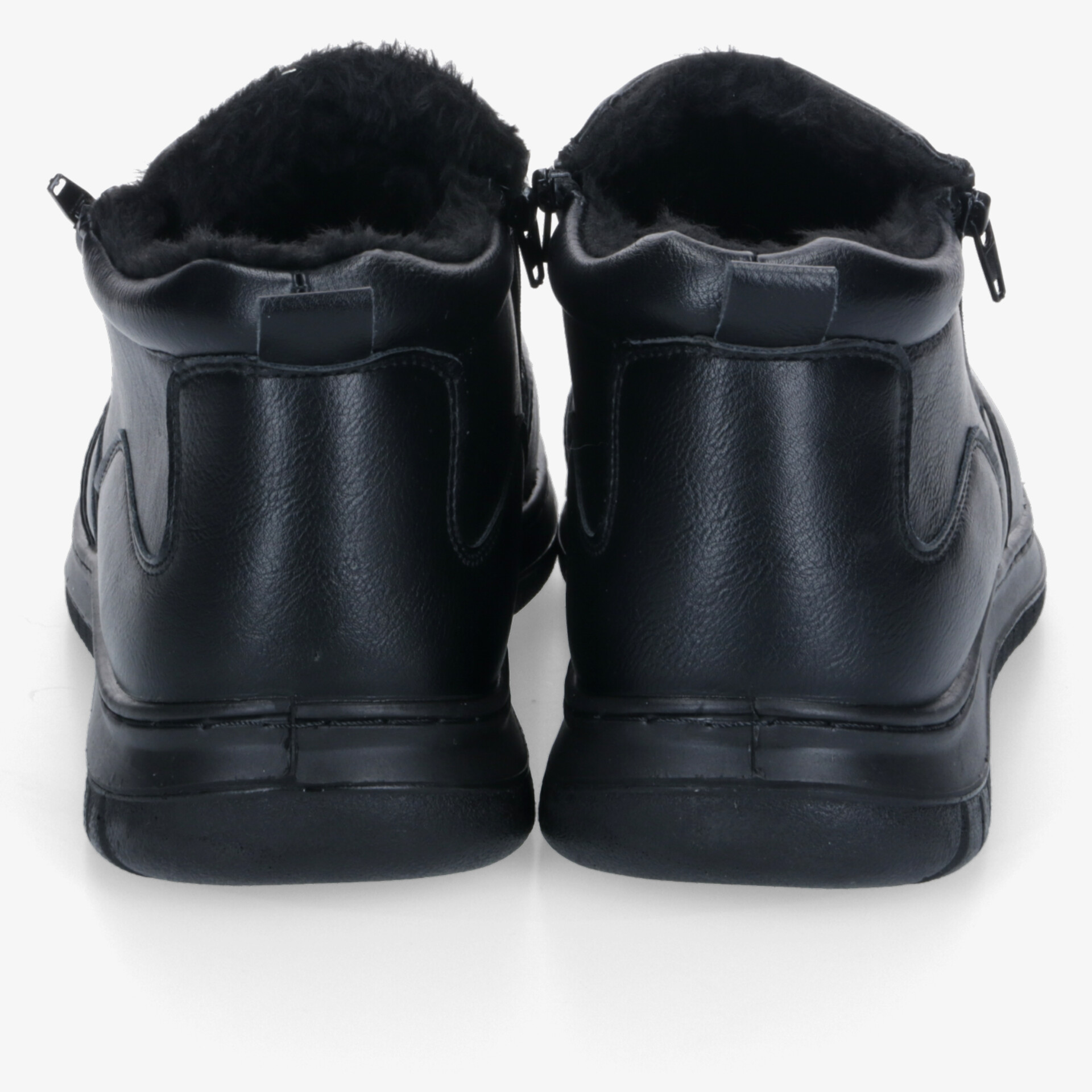 Schwarze, warme Schuhe mit weichem Innenfutter und rutschfester Sohle, Rückansicht