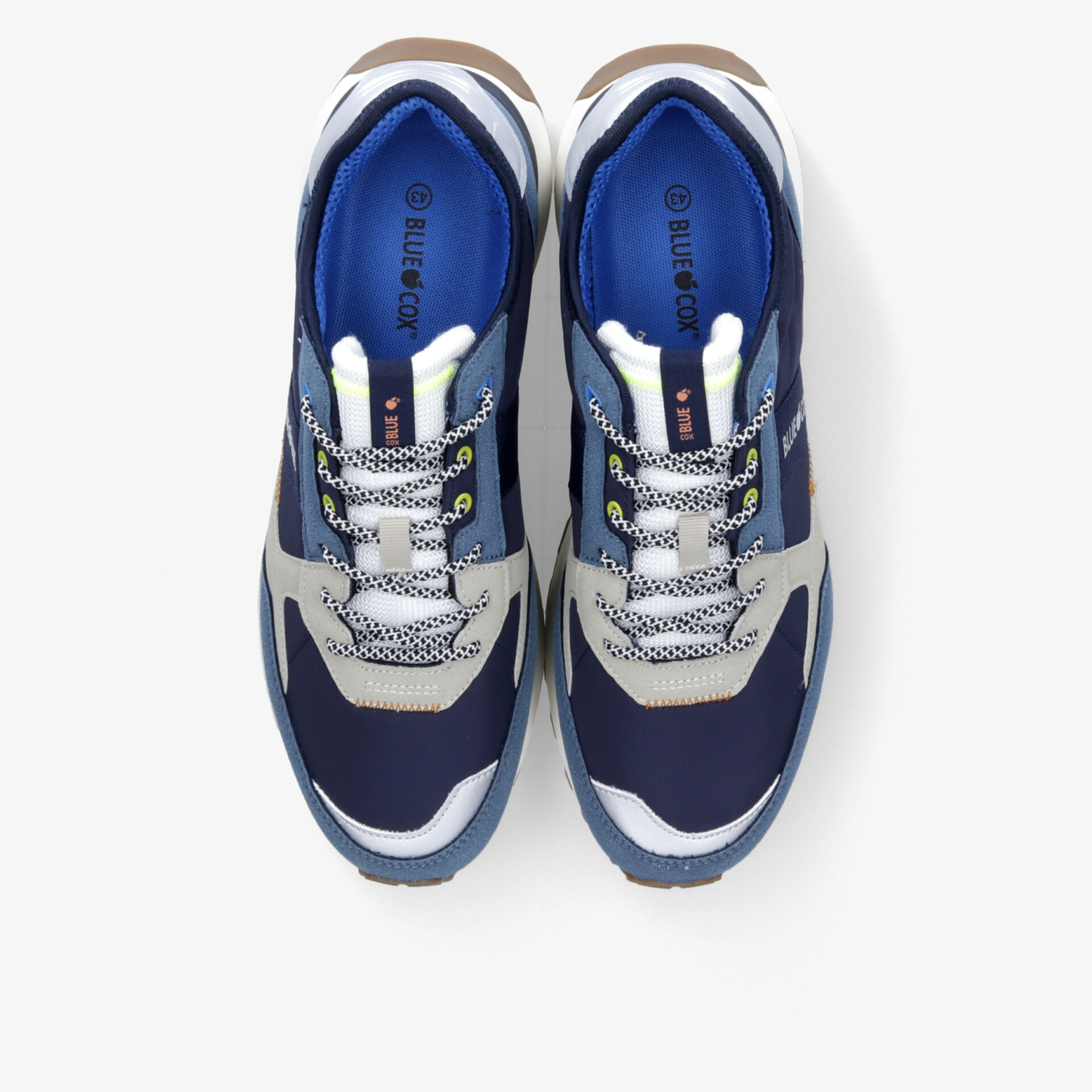 Moderne blaue und graue Sneaker im Paar von oben mit gepolsterter Innensohle und sportlichem Design