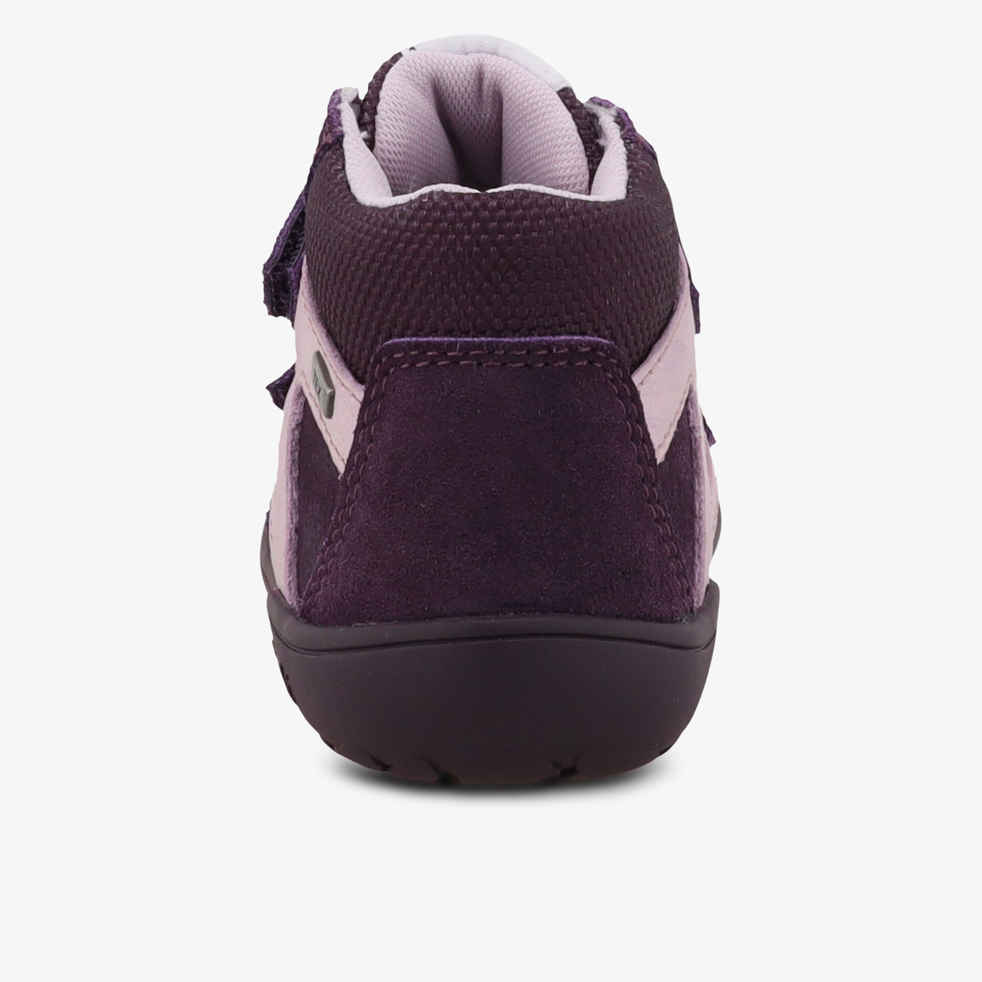 Rückansicht eines bequemen Schuhs mit robuster rutschfester Sohle und modernem Design