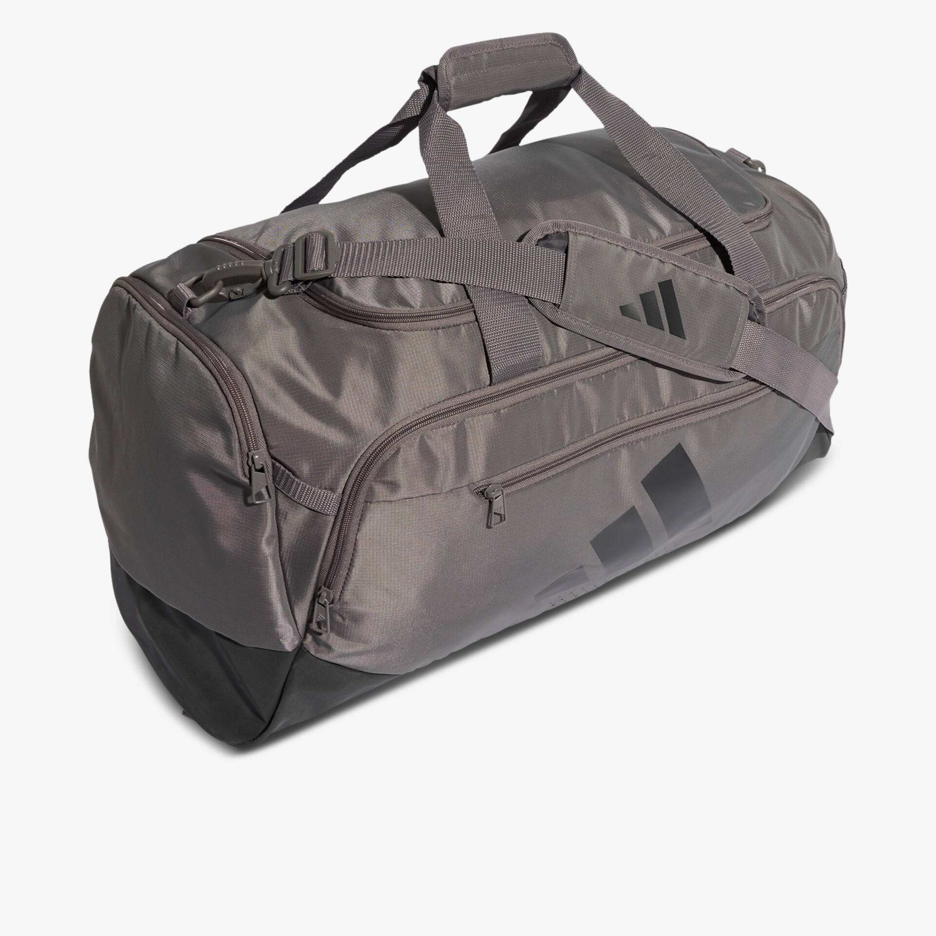 Robuste und geräumige Reisetasche mit verstellbarem Schultergurt und praktischen Tragegriffen aus strapazierfähigem Material