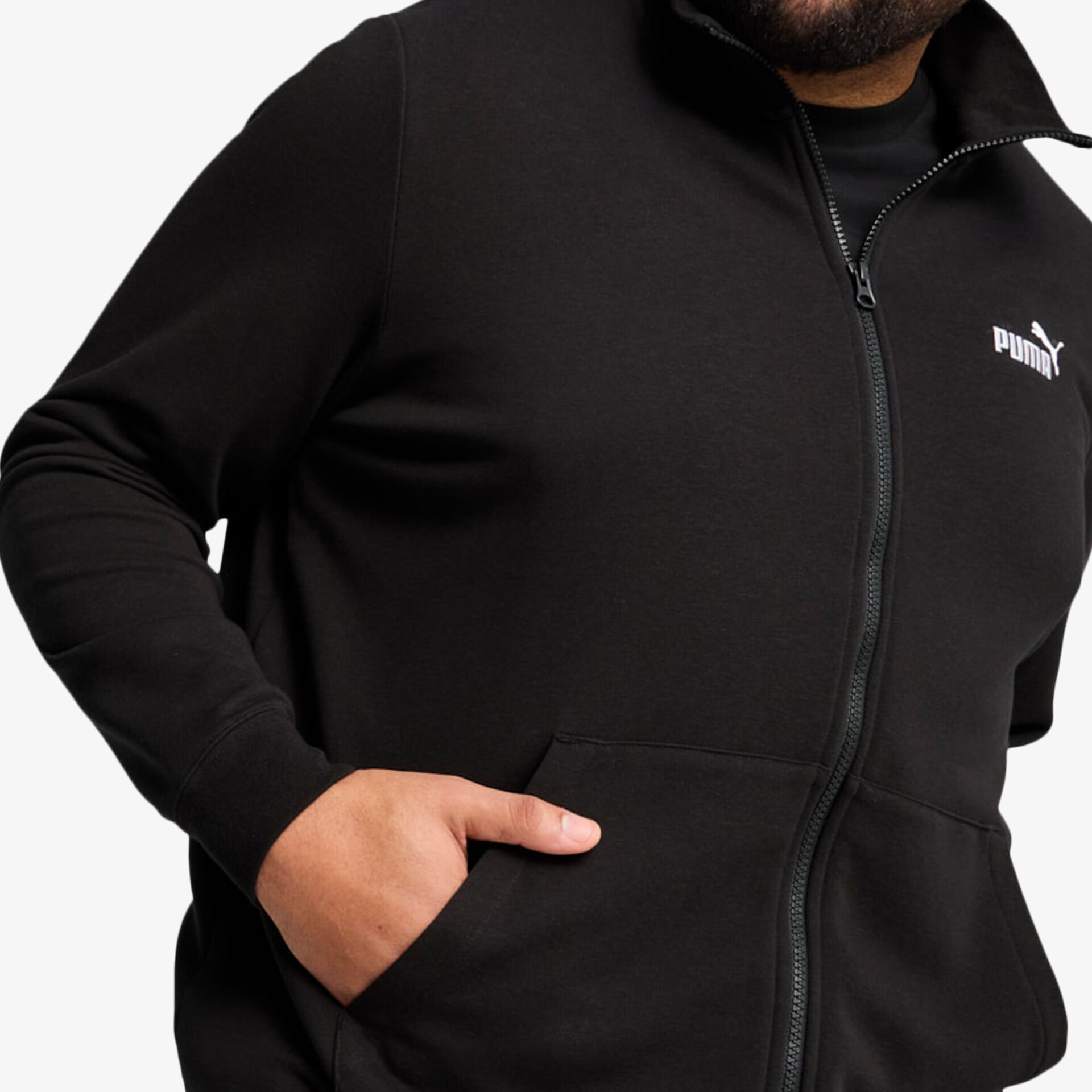 Schwarze Fleecejacke mit Reißverschluss und praktischen Taschen, angenehm warm und sportlich im Design