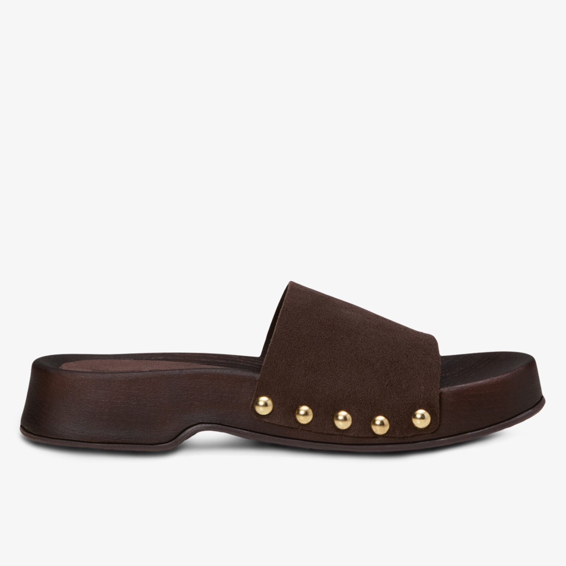 Braune Slip-on Sandale mit goldfarbenen Nieten, offener Zehenpartie und niedrigem Absatz
