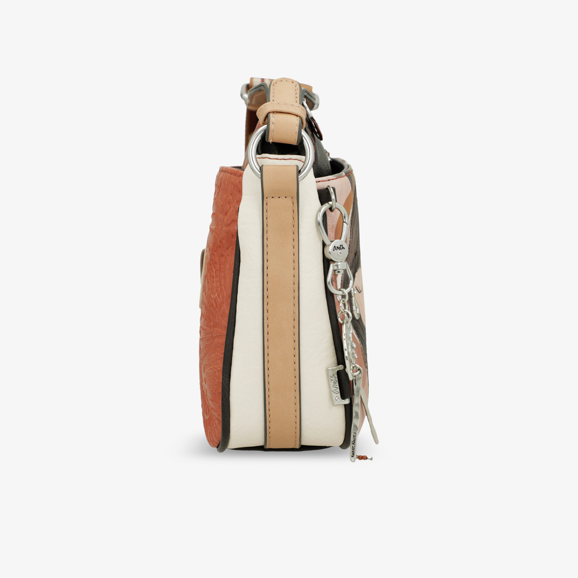 Seitliche Ansicht einer kompakten mehrfarbigen Tasche in Beige und Braun mit praktischem Schulterriemen