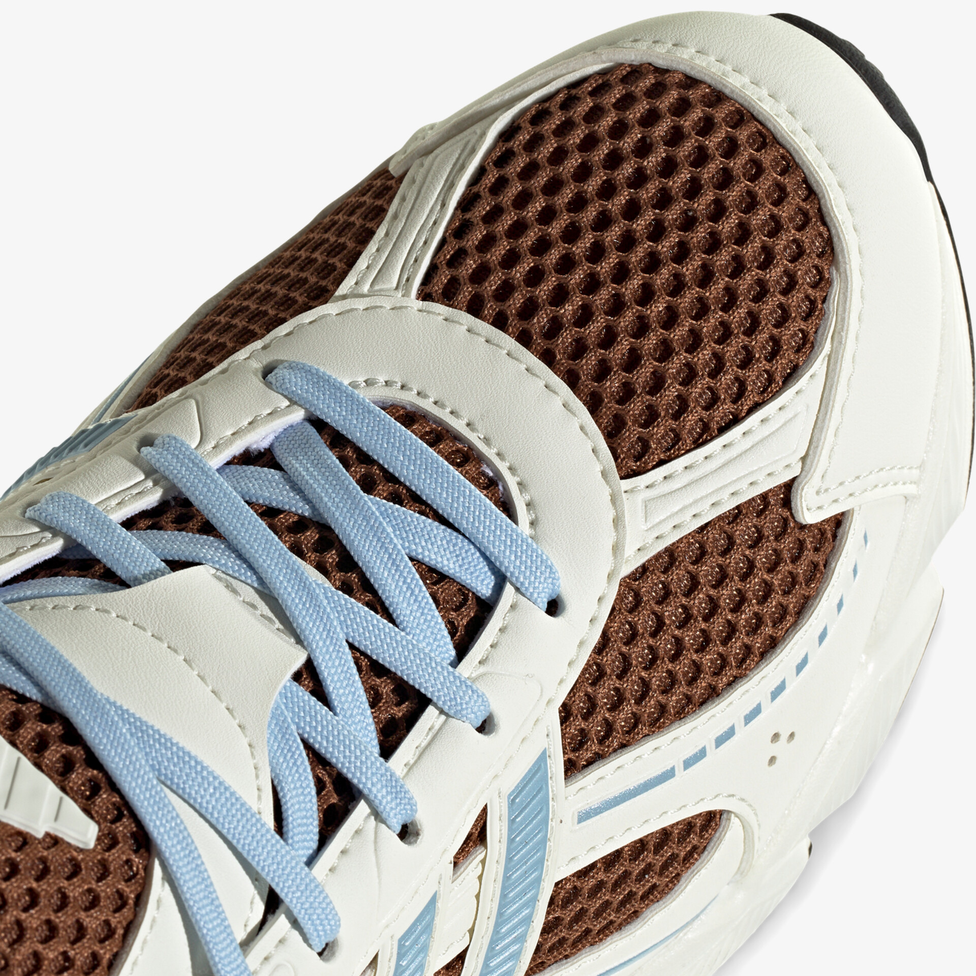 Hochwertiger Sportschuh mit atmungsaktivem Netzmaterial und bequemer Passform für optimalen Tragekomfort