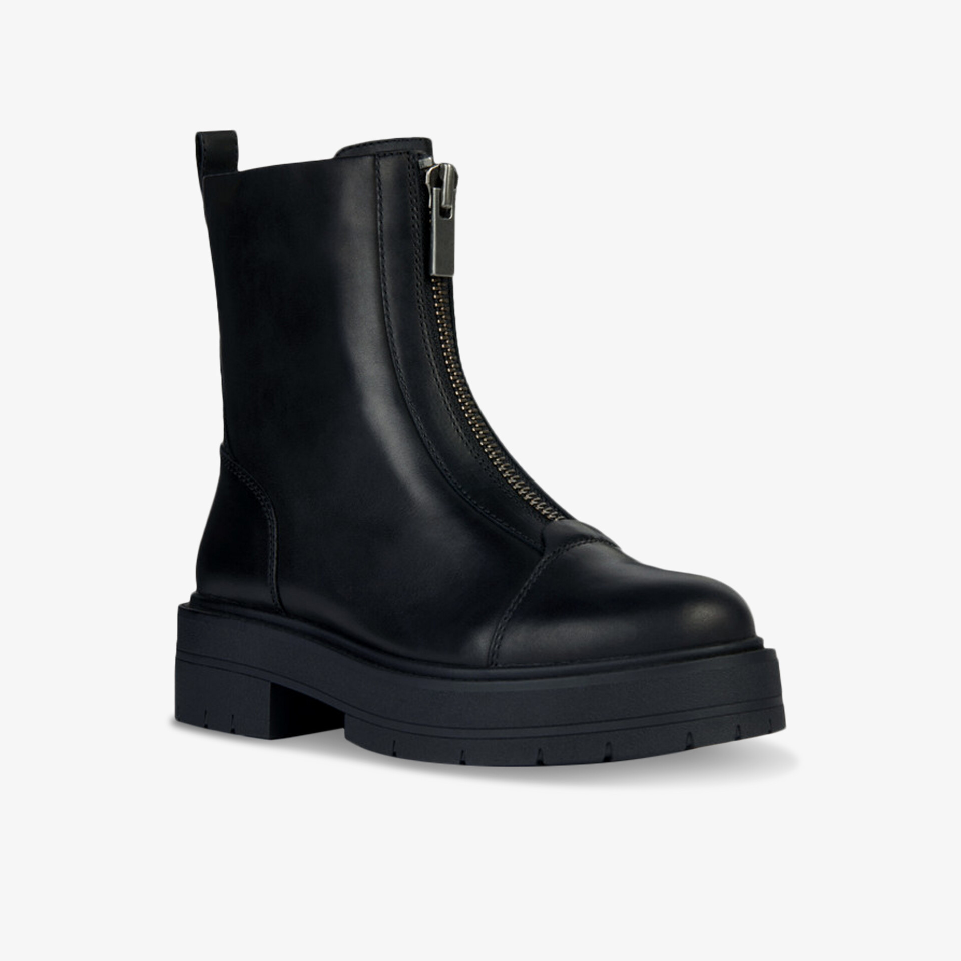 Schwarzer robuster Stiefel mit schnellem Reißverschluss vorne, rutschfeste Profilsohle und modernem Design