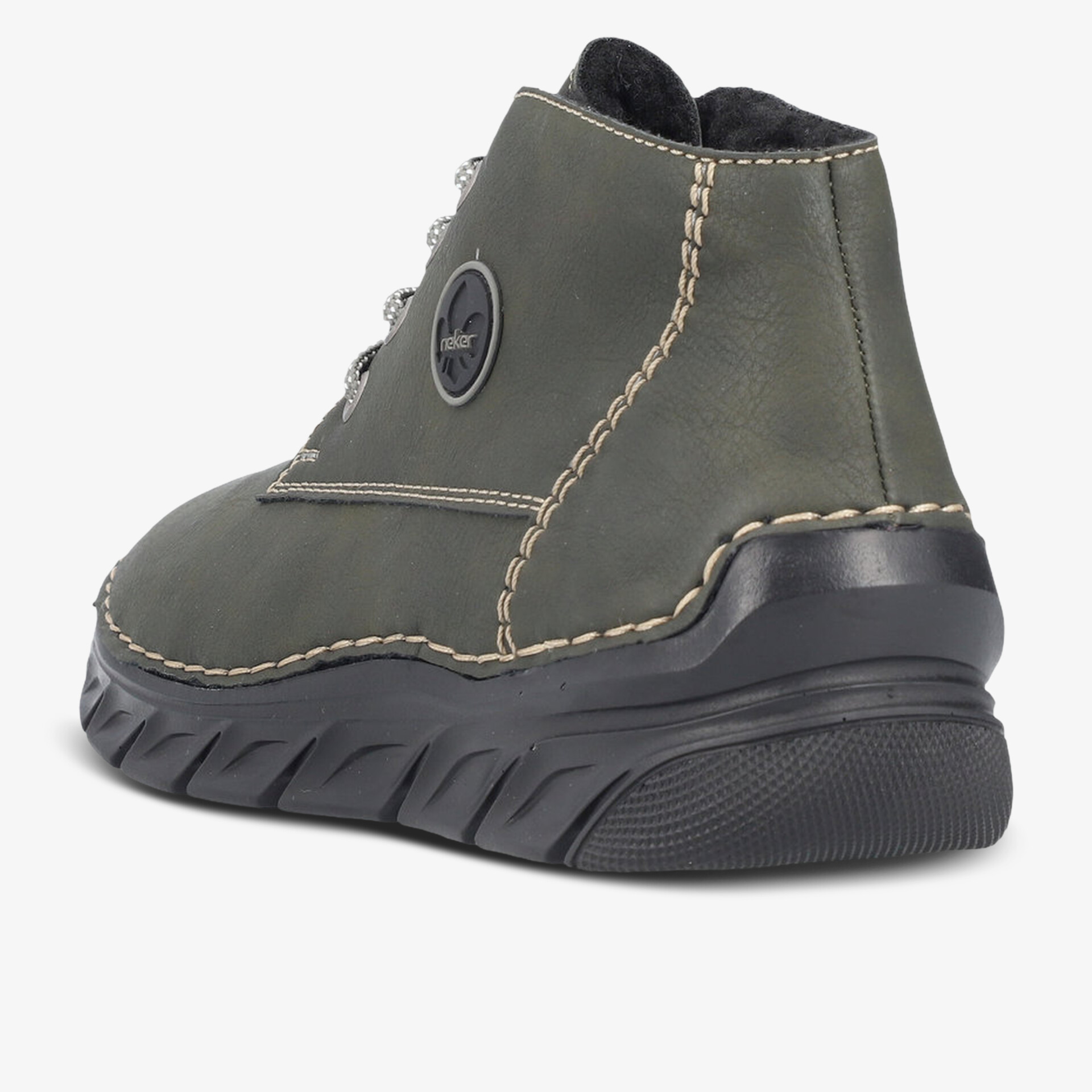 Robuster Schuh mit profilierter Sohle und komfortabler Schnürung zeigt moderne Verarbeitung