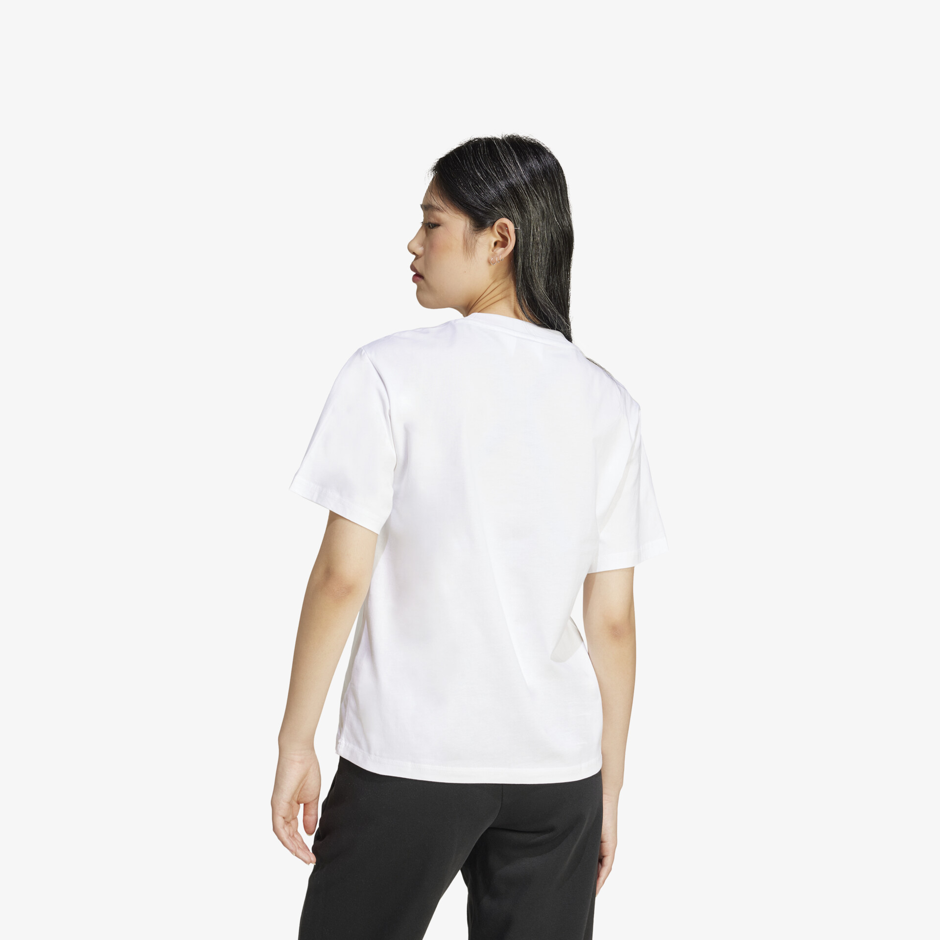 Weißes Shirt mit kurzem Arm und klassischem Schnitt, frontal nicht sichtbar, bequem und schlicht im Rücken