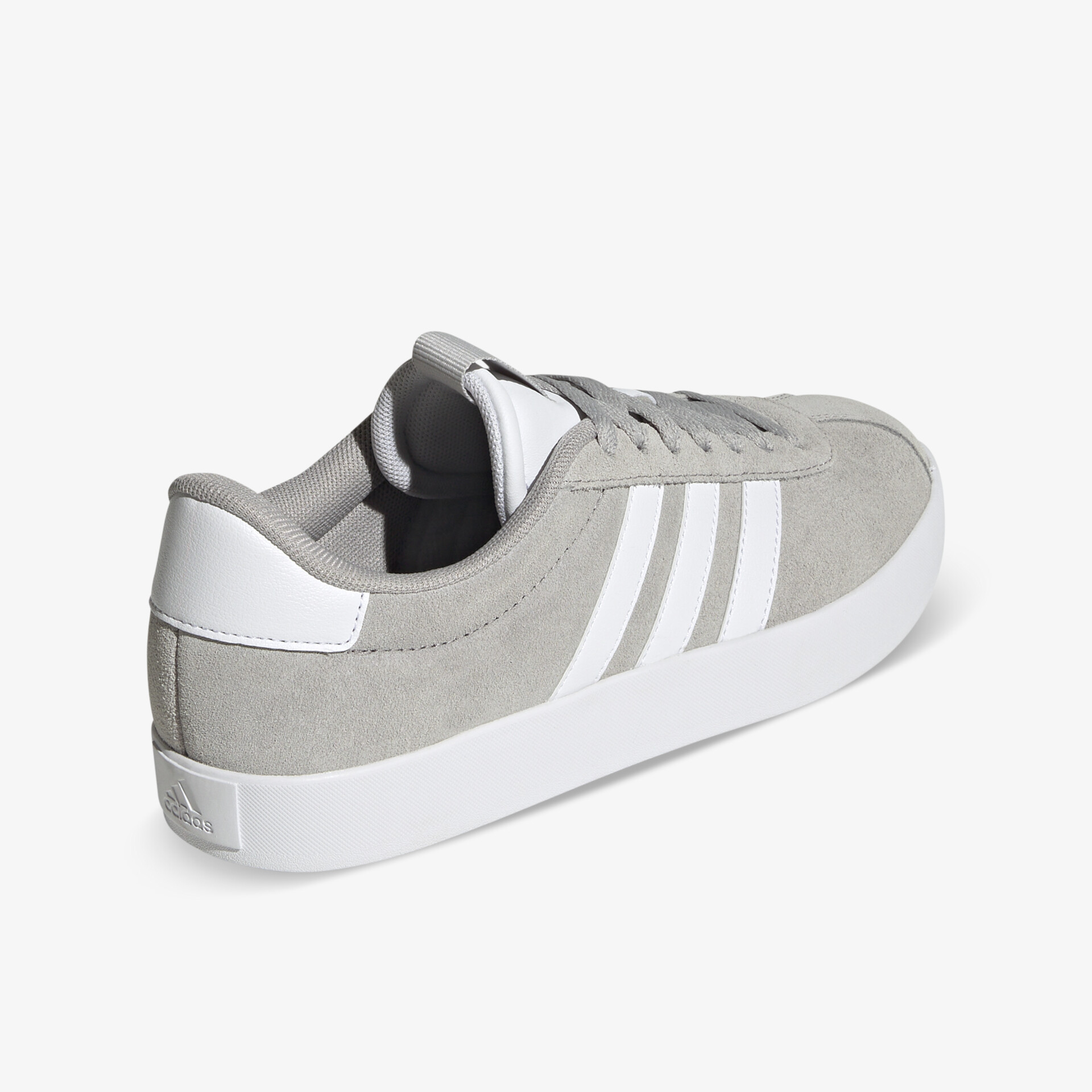 Grauer Sneaker mit weißen Streifen, bequem und modisch, seitliche und rückseitige Ansicht, strapazierfähig und leicht