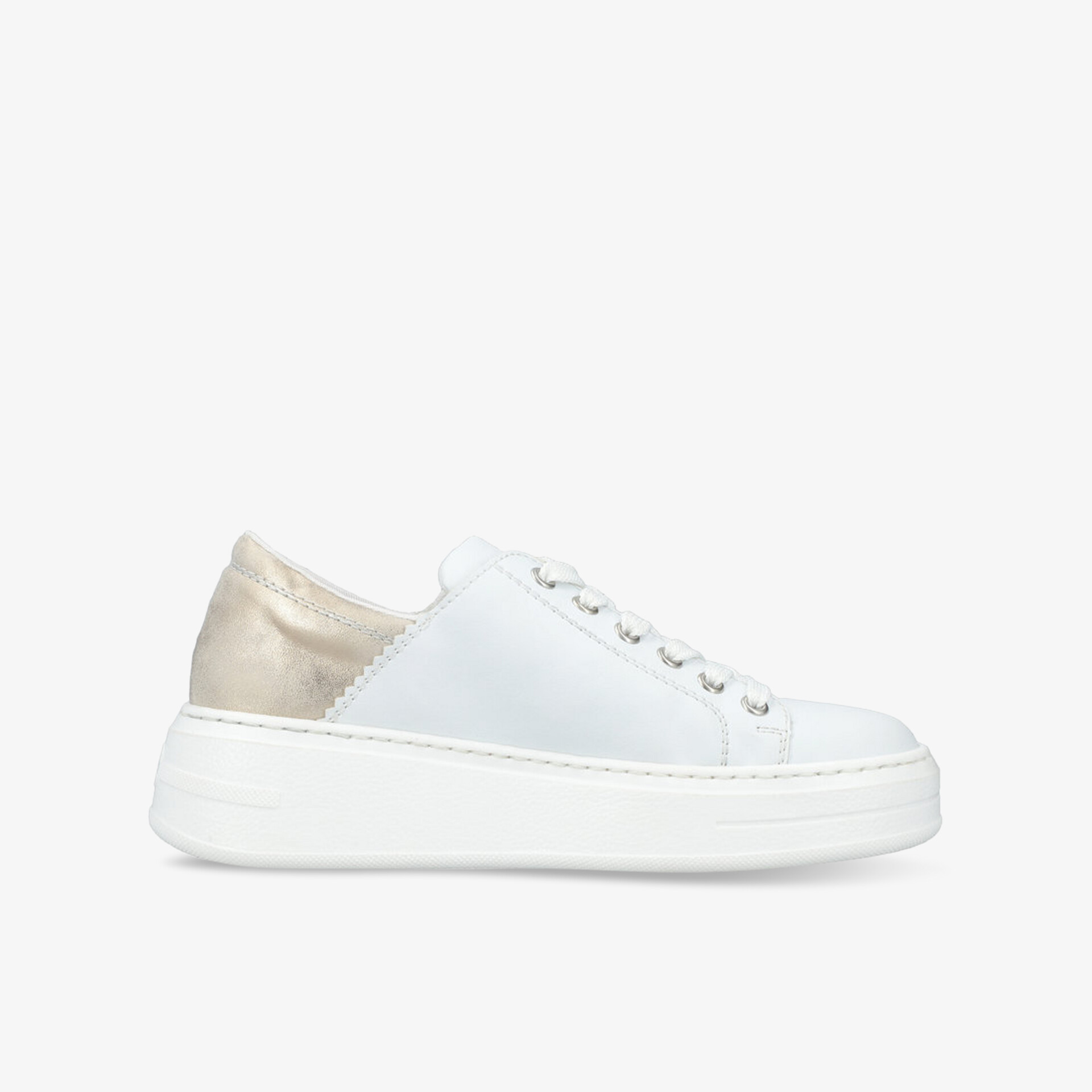 Moderner weißer Sneaker mit dicker Sohle und bequemem Design in klarer seitlicher Ansicht