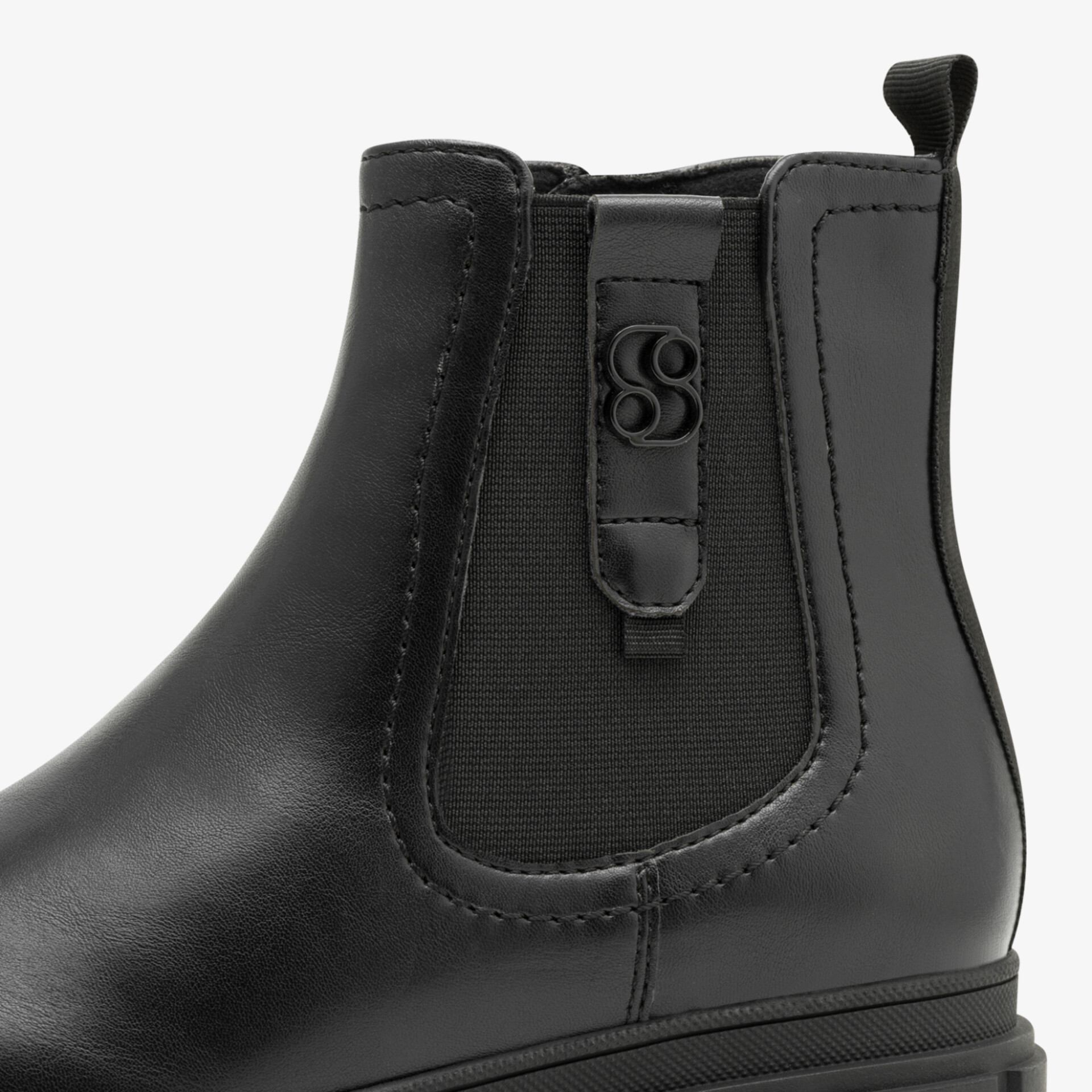 Eleganter schwarzer Chelsea Stiefel aus glattem Leder mit elastischen Seiteneinsätzen und praktischem Pull-Tab