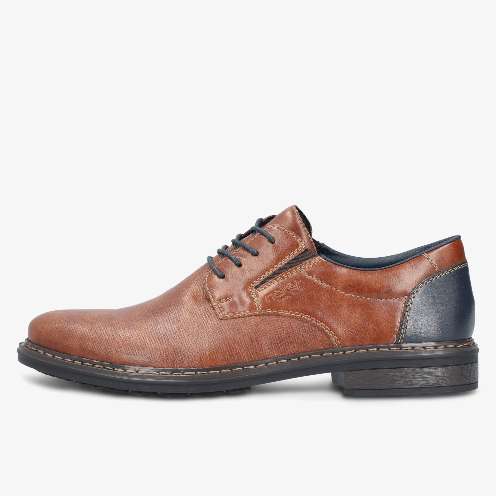 Eleganter brauner Lederschuh seitliche Ansicht mit Schnürung und robuster Sohle für komfortablen Tragekomfort