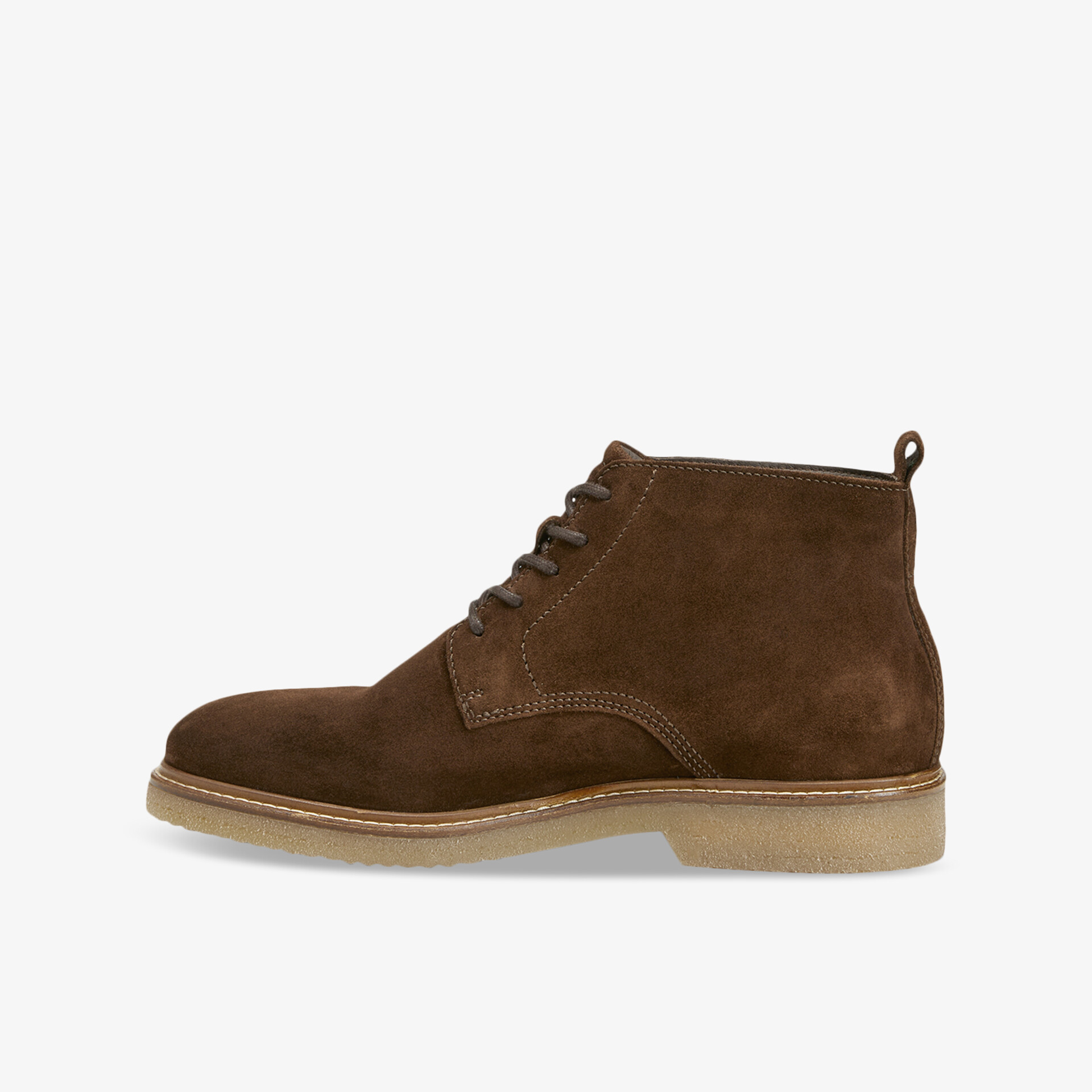 Elegante braune Wildleder-Stiefelette mit robuster Sohle und Schnürung für vielseitigen Stil und Komfort.
