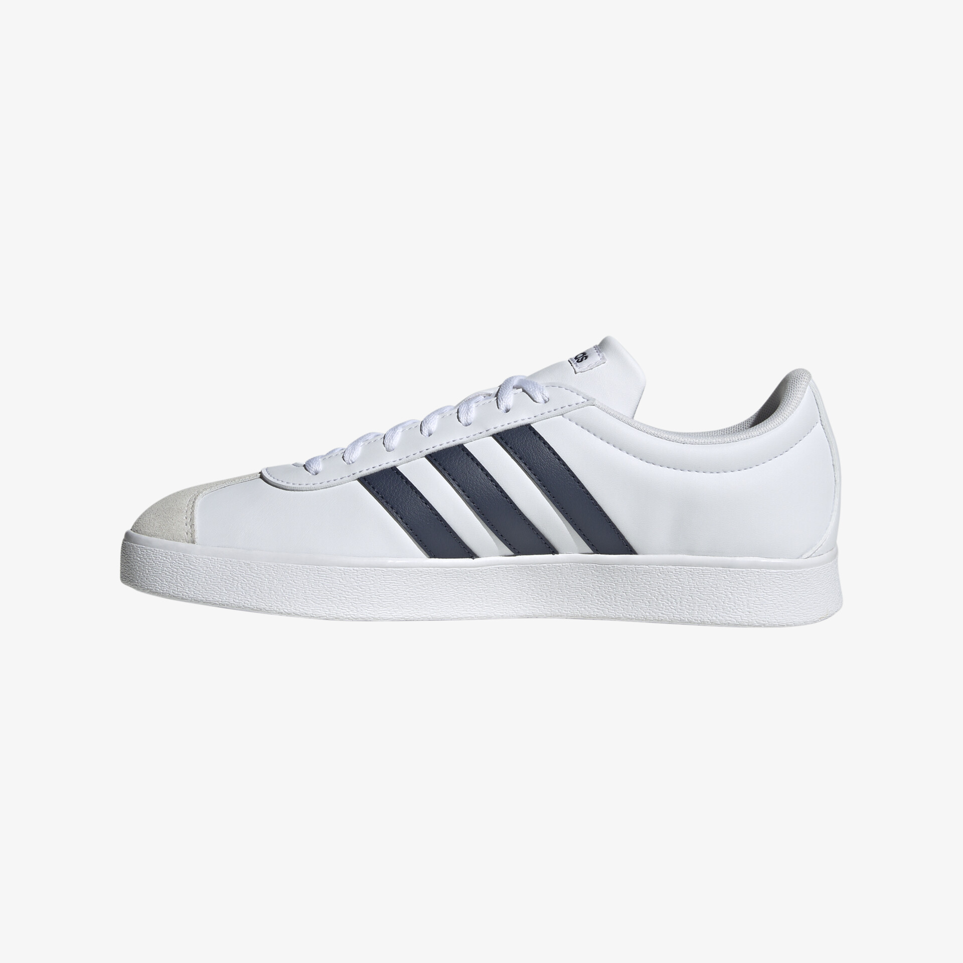 Weißer Sneaker mit markanten Adidas-Streifen für sportlichen Stil und Komfort.