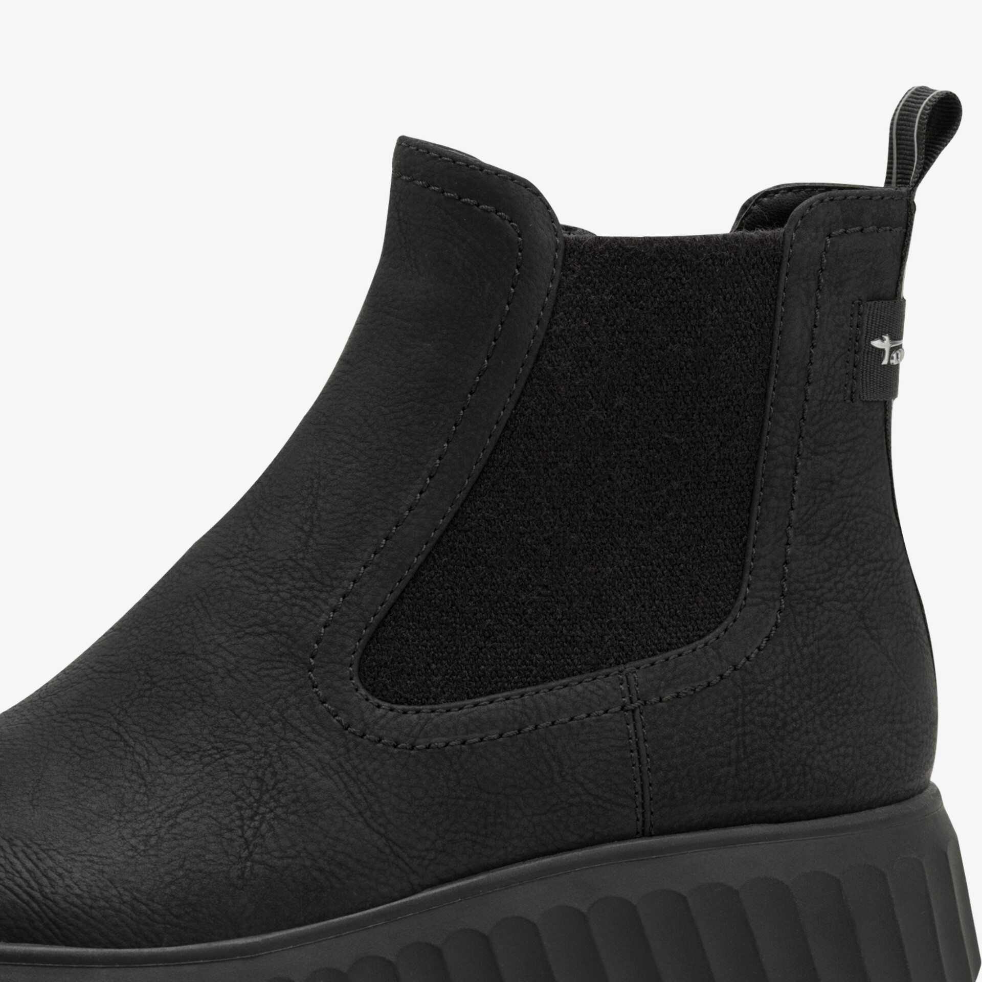 Schwarzer Stiefel mit elastischem Einsatz, rutschfester Sohle und modernem Design in Seitenansicht