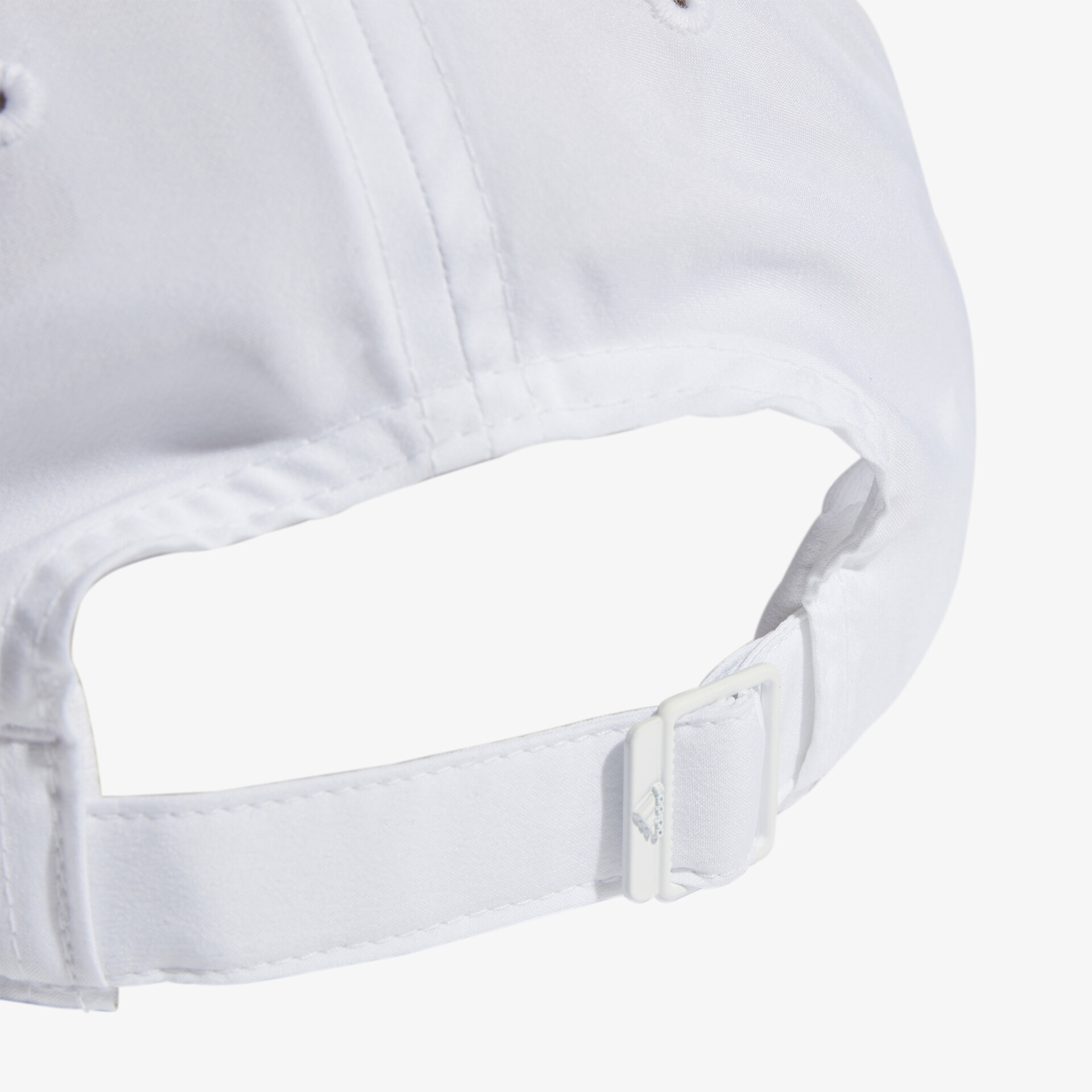 Weiße Basecap mit verstellbarem Verschluss für individuellen Komfort und Stil.