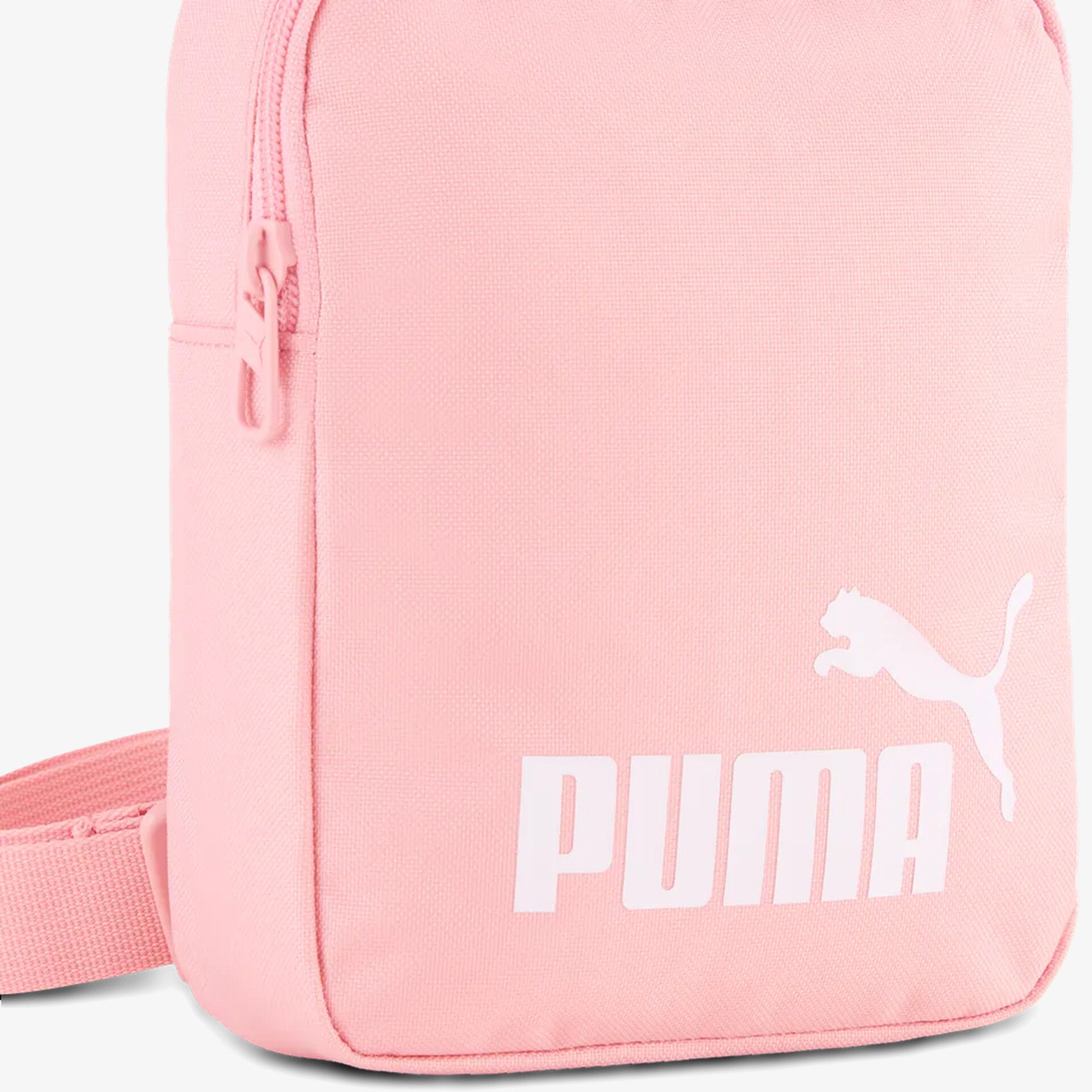 Kleine rosa Umhängetasche mit PUMA-Logo, leicht und praktisch für den Alltag und sportliche Aktivitäten